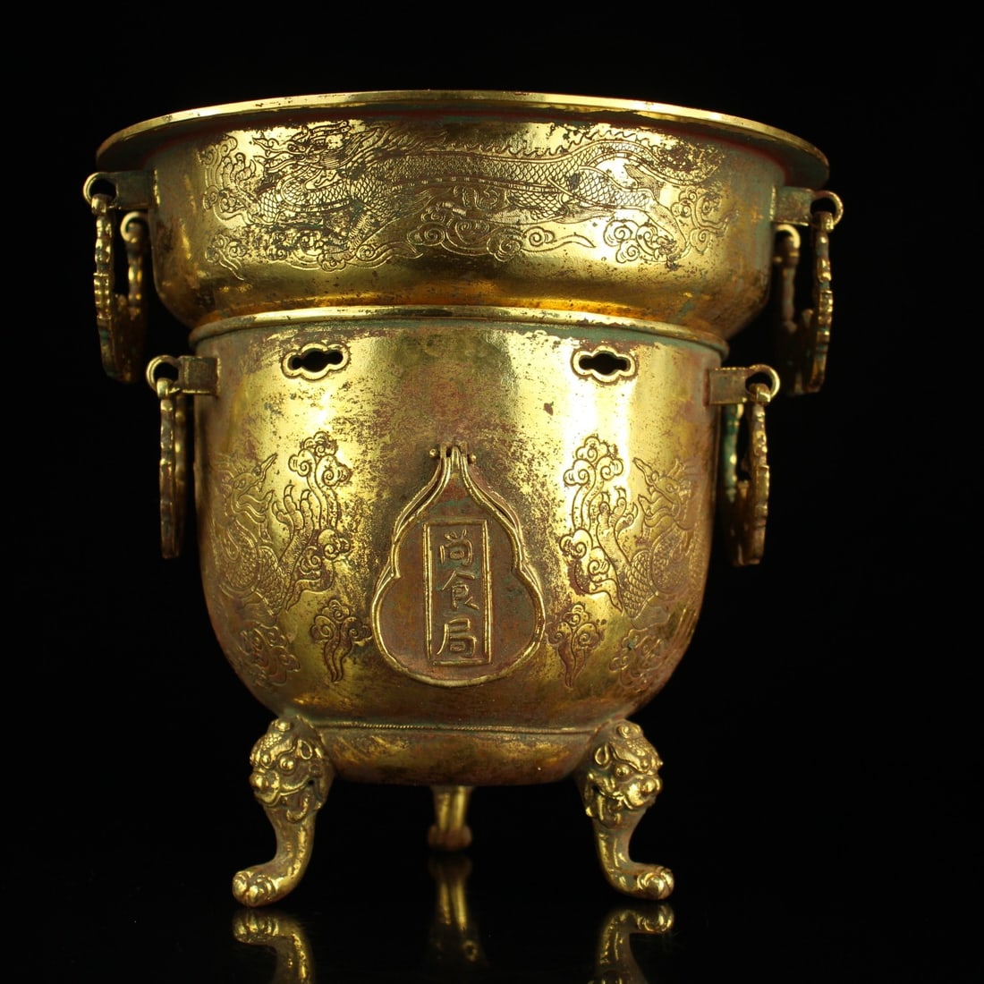 A set of Tang Dynasty gilded rice pots: The gilded rice pot from the Tang Dynasty Size: H: 20cm W:20 cm W: 1.209 kg (The Dimensions Of All Batches Are Manually Measured.If You Need More Detailed Information, Please Contact Our Customer Serv