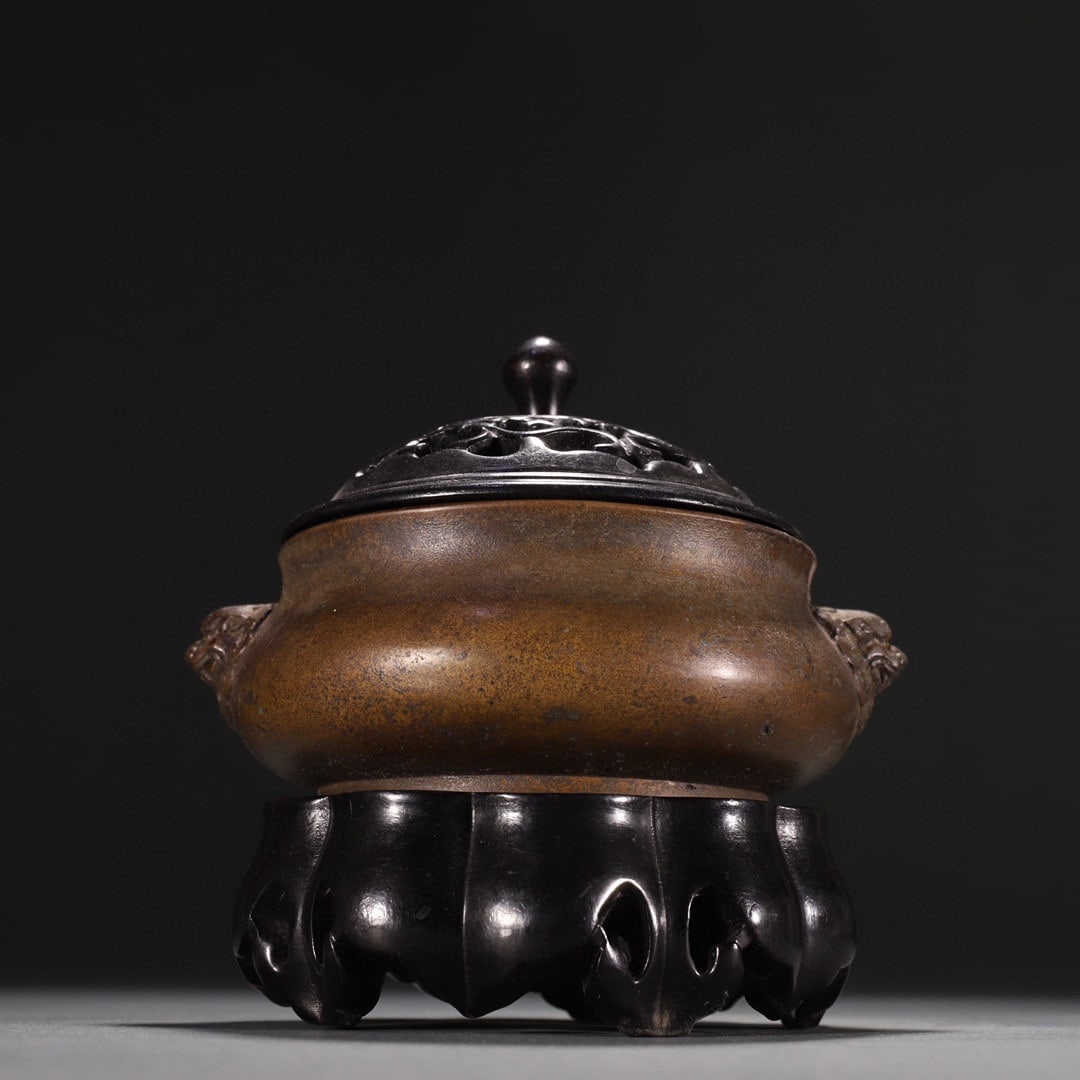 A bronze double-beast-face ear incense burner with the Qin Shu Lu style: The Qin Shu Lu edition features a copper double-beast-face ear incense burner Size: H: 13cmEar distance: 13cm W: 0.923 kg (The Dimensions Of All Batches Are Manually Measured.If You Need More Detailed