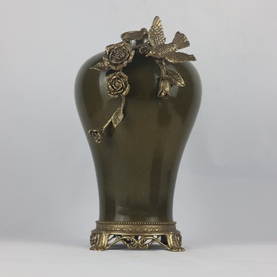 A finely crafted tea leaf-glazed bronze flower-bird plum vase: Exquisite tea leaf powder glaze bronze flower-bird plum vase Size: H: 36cmCalibre: 6cmD: 20cmBottom: 14.5cm (The Dimensions Of All Batches Are Manually Measured.If You Need More Detailed Information, 