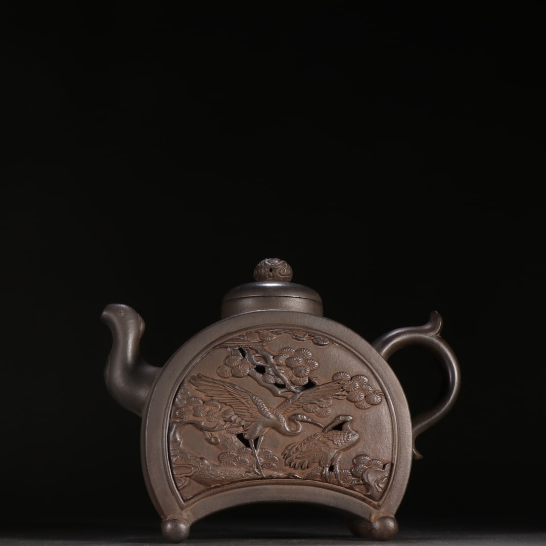 A Qing Dynasty Qianlong mark Zisha Songhelu Deer Spring Half-Moon Teapot: Qing Dynasty Qianlong Edition Zisha Songhe, Deer Spring Half-Moon Teapot Size: H: 15cmW: 19.5cm (The Dimensions Of All Batches Are Manually Measured.If You Need More Detailed Information, Please Conta