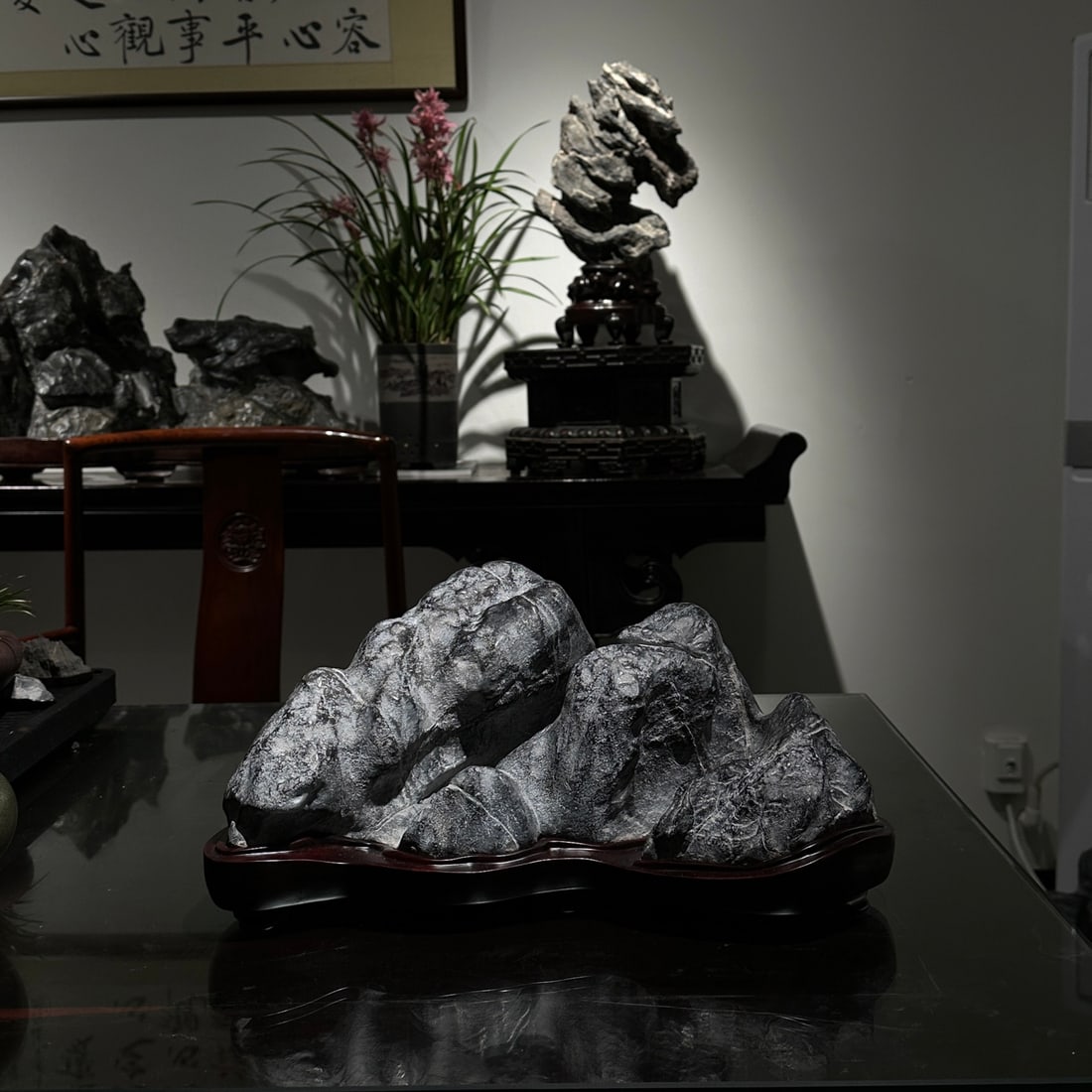 A delicate Lingbi stone mountain: The exquisite Lingbi Stone Hill Size: L: 42cm H: 20cm T: 20cm (The Dimensions Of All Batches Are Manually Measured.If You Need More Detailed Information, Please Contact Our Customer Service Before Bid