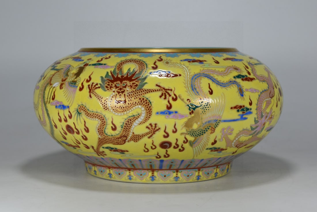 A Qing dynasty Yongzheng period official kiln yellow-glazed gilded brush washer with five dragons: A Qing dynasty Yongzheng period official kiln yellow-glazed gilded brush washer with five dragons and five phoenix motifs Size: H: 16cmD: 26 cm (The Dimensions Of All Batches Are Manually Measured.If 