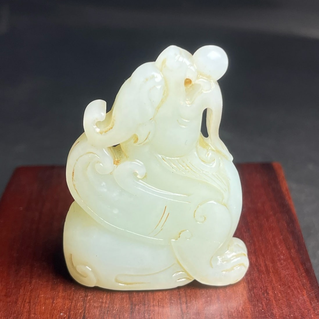 A delicate Hetian jade pendant called 'Heaven-Gazing Roar.' (1 of 7)