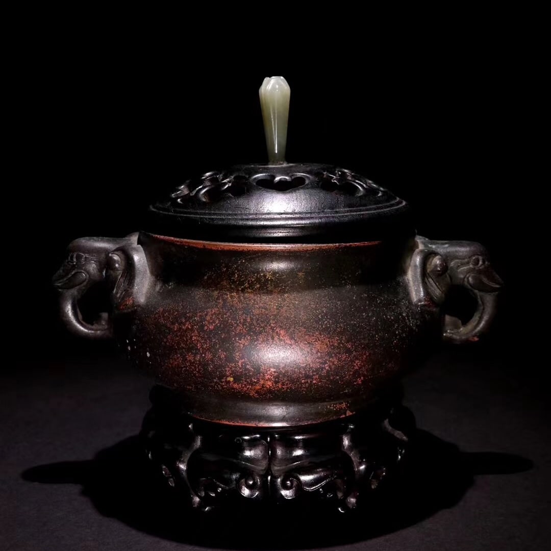 A beautifully crafted bronze-framed elephant trunk ear aroma burner (1 of 9)