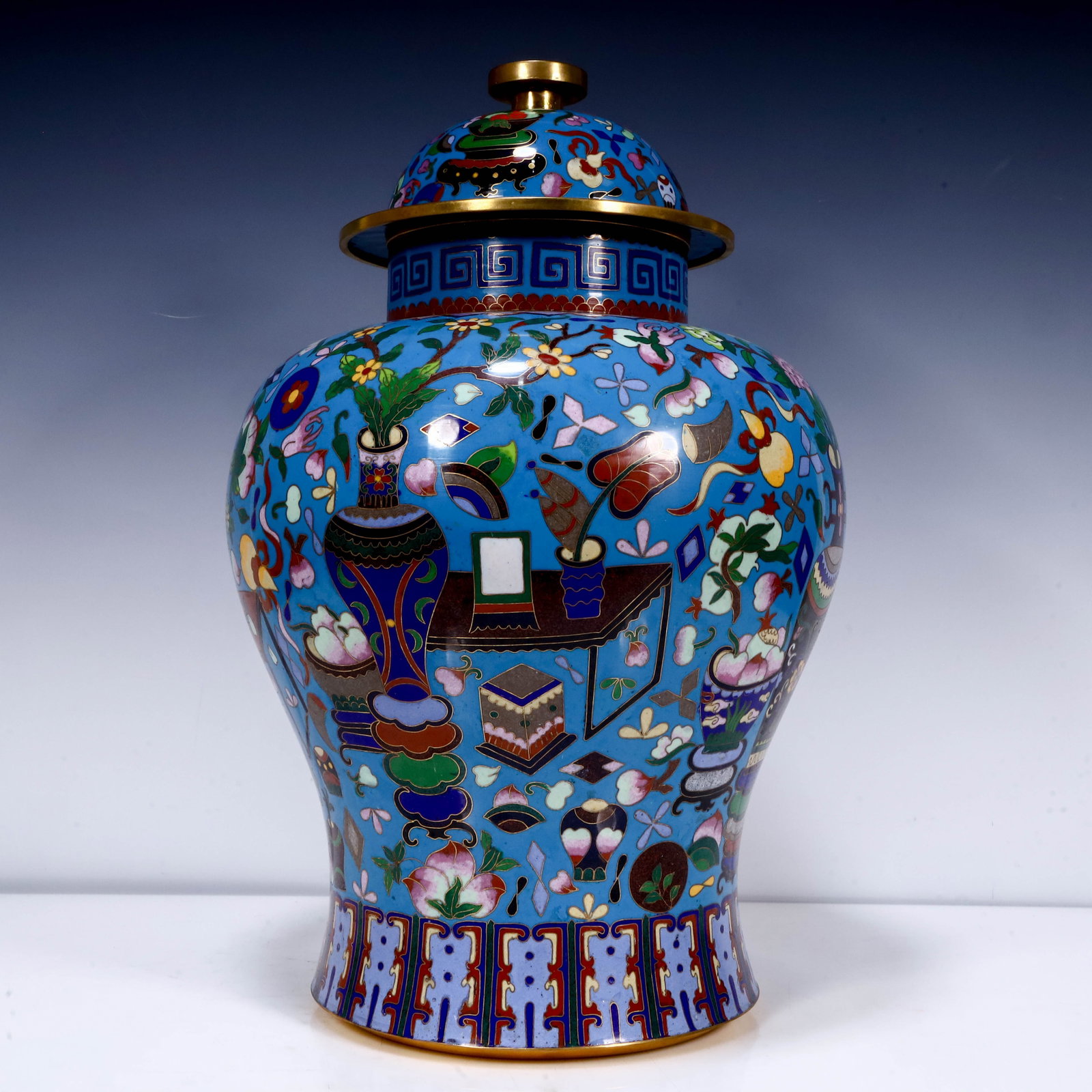 A beautiful cloisonne general jar: A beautiful cloisonne general jar SIZE: L: :30cm W::30cm H::48cm W::5.5kg (The Dimensions Of All Batches Are Manually Measured.If You Need More Detailed Information, Please Contact Our Customer Servic