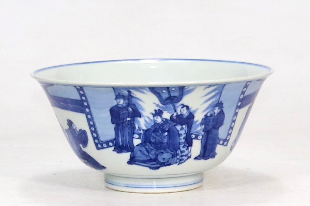 A Qing Dynasty Kangxi period blue-and-white bowl with character story patterns: A blue-and-white bowl with character story patterns made during the Kangxi period of the Qing Dynasty Size: H:10 cm Calibre: 20.5 cm (The Dimensions Of All Batches Are Manually Measured.If You Need Mo