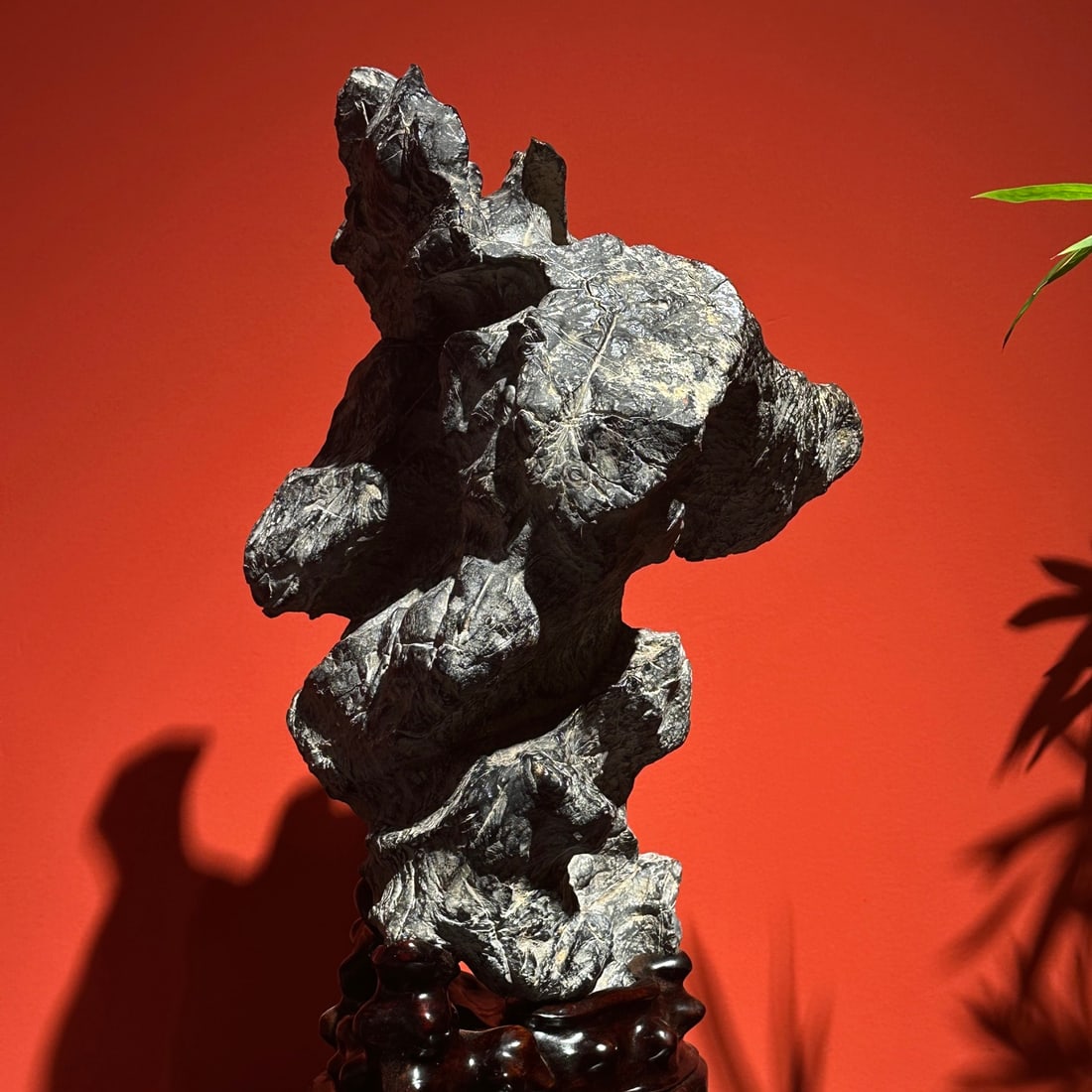A delicate Lingbi stone offering for pure offerings (1 of 5)