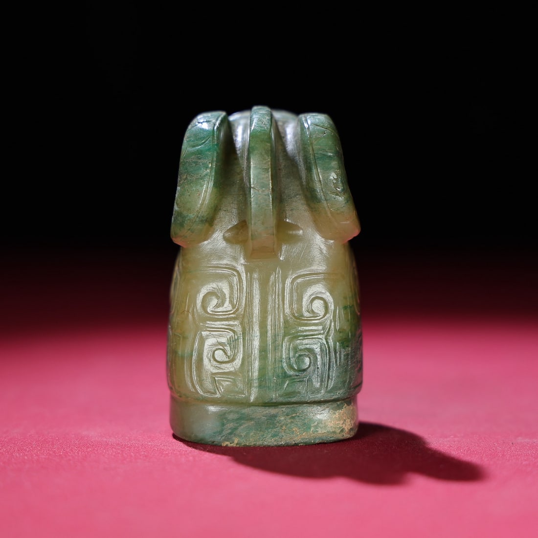 A delicate Hetian jade sheng pit full of jade owl handle: Exquisite Hetian jade pits full of incense jade owl handles Size:6.7x4.8x4.1cm W: 0.249 kg (The Dimensions Of All Batches Are Manually Measured.If You Need More Detailed Information, Please Contact Ou