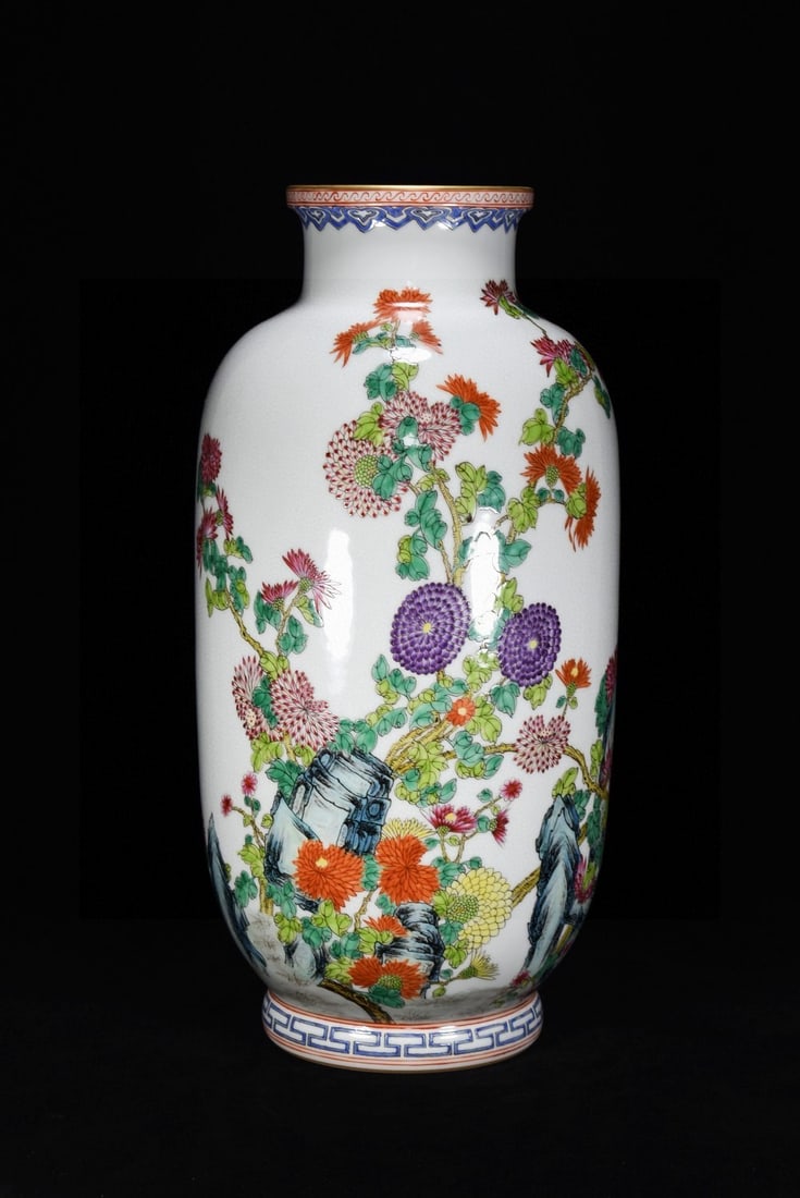 A lantern vase made during the Qianlong period of the Qing Dynasty, featuring enamel and gilt: A lantern vase made during the Qianlong period of the Qing Dynasty, featuring enamel, color, gilded chrysanthemum, and poetry motifs Size: H: 43cmD: 22 cm (The Dimensions Of All Batches Are Manually M