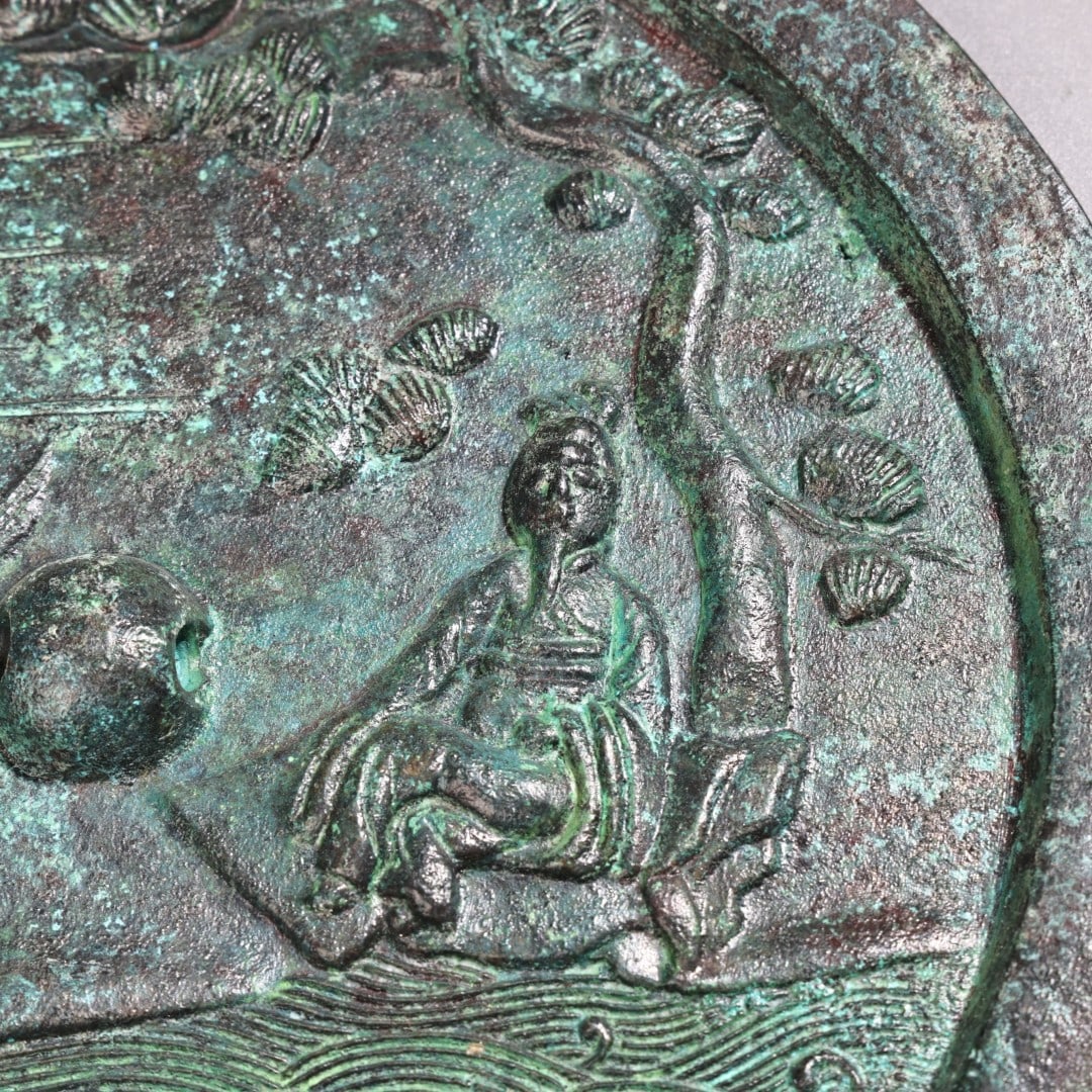 A fine bronze mirror - 2