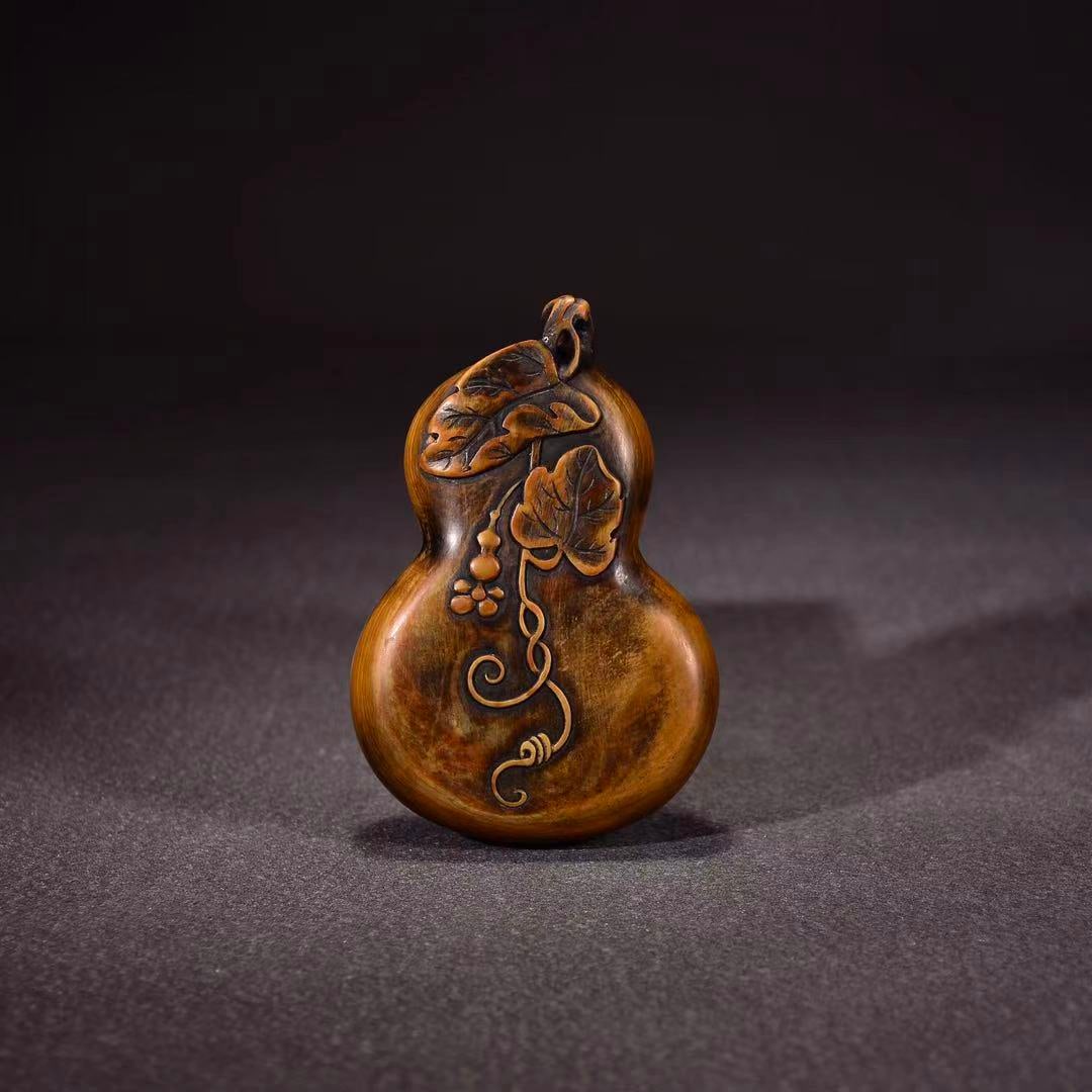 A finely crafted Pine-flowered three-body Fulu set inkstone: Exquisite handle with pine flower three-body Fortune Set Size:11.5x7.6x2.8cm W: 0.434 kg (The Dimensions Of All Batches Are Manually Measured.If You Need More Detailed Information, Please Contact Our 