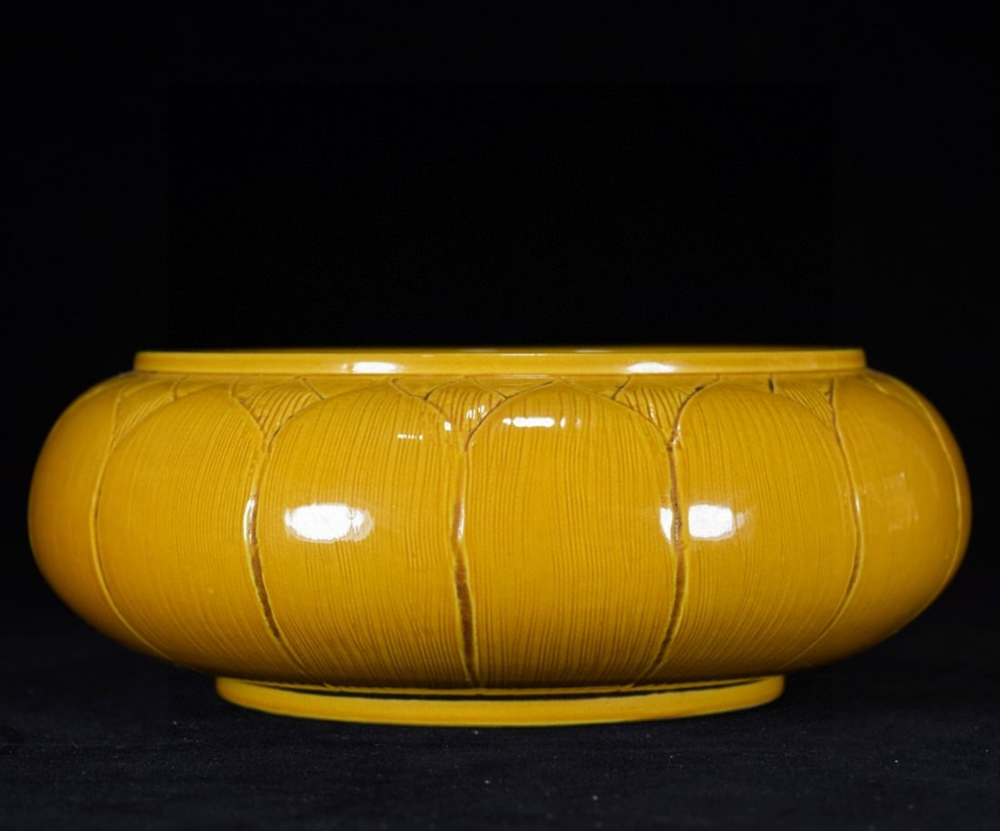 A yellow-glazed inlaid lotus brush washer made during the Qianlong period of the Qing Dynasty: A yellow-glazed inlaid lotus brush washer made during the Qianlong period of the Qing Dynasty Size: H: 8cmD: 22 cm (The Dimensions Of All Batches Are Manually Measured.If You Need More Detailed Inform