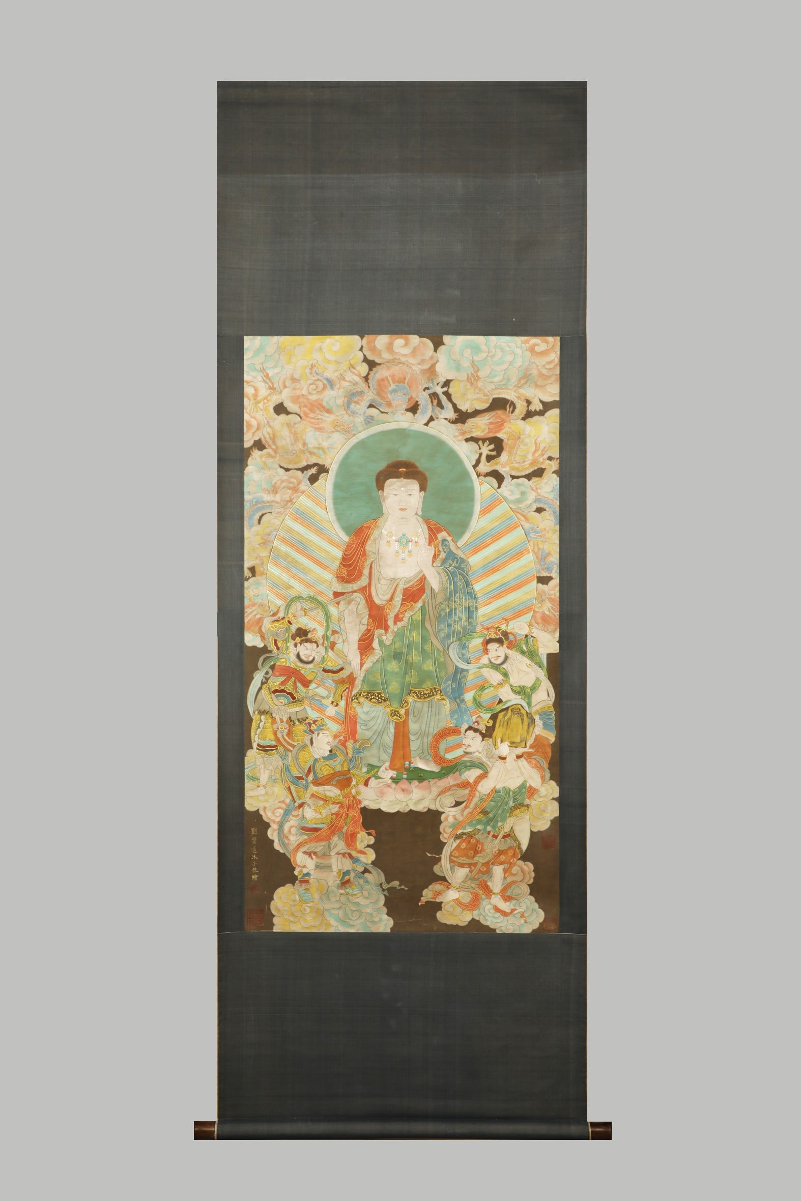 A silk Buddha painting by Liu Guandao of the Yuan dynasty (1 of 9)