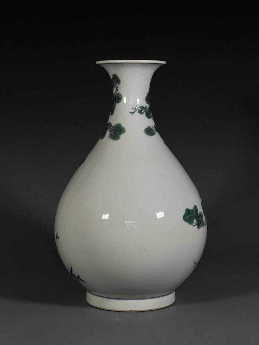 A famille rose pine crane longevity plum vase made during the Qianlong period of the Qing Dynasty - 3