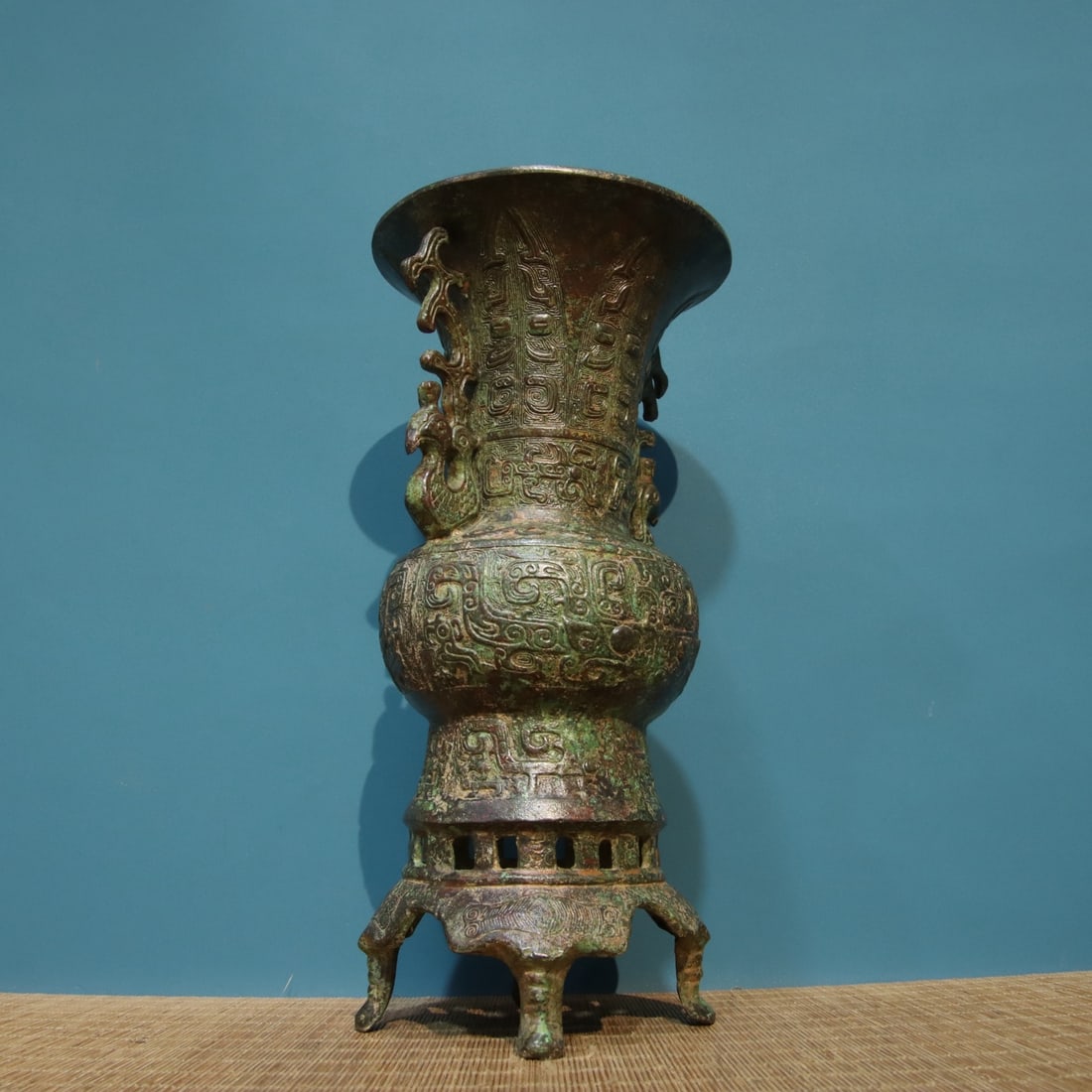 A fine bronze bottle - 2