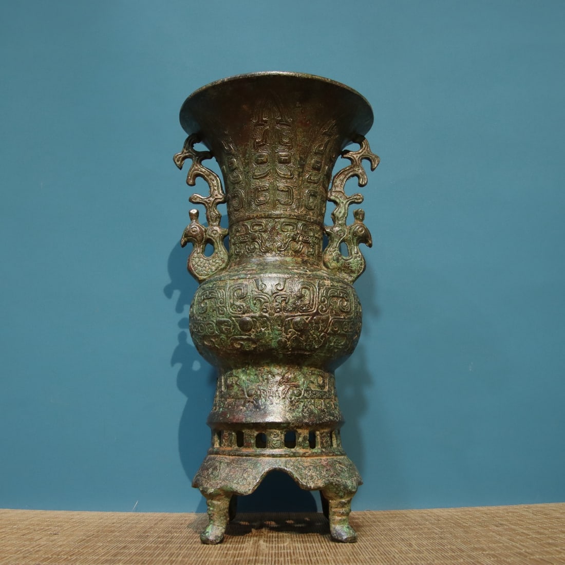 A fine bronze bottle - 3
