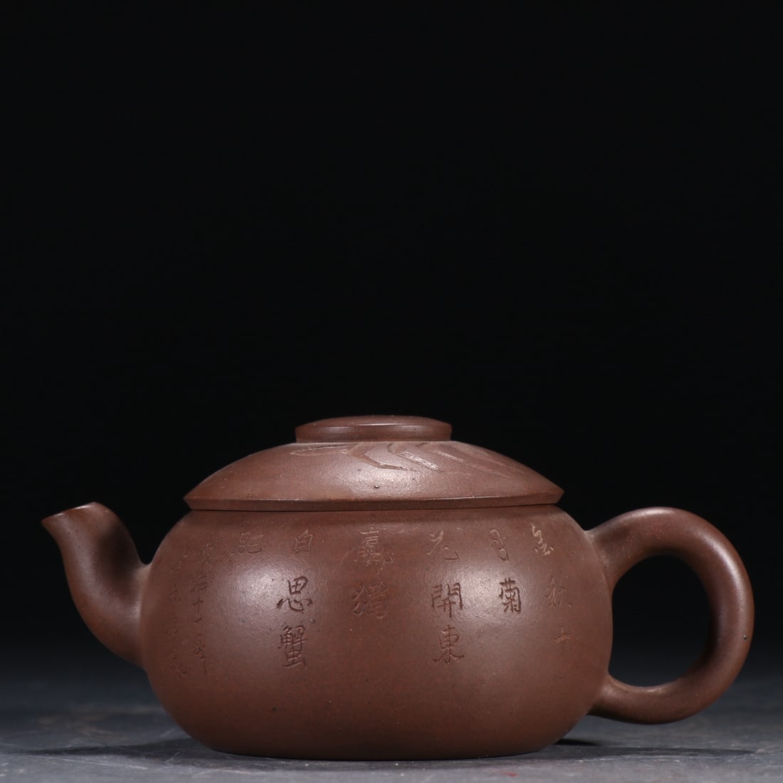 A poetic teapot by Jin Shiheng from the Qing Dynasty (1 of 9)