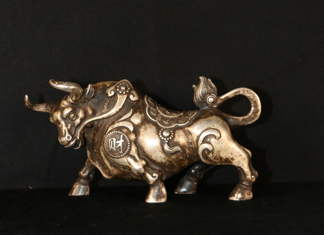 A beautiful bronze gilt silver ox ornament (1 of 9)