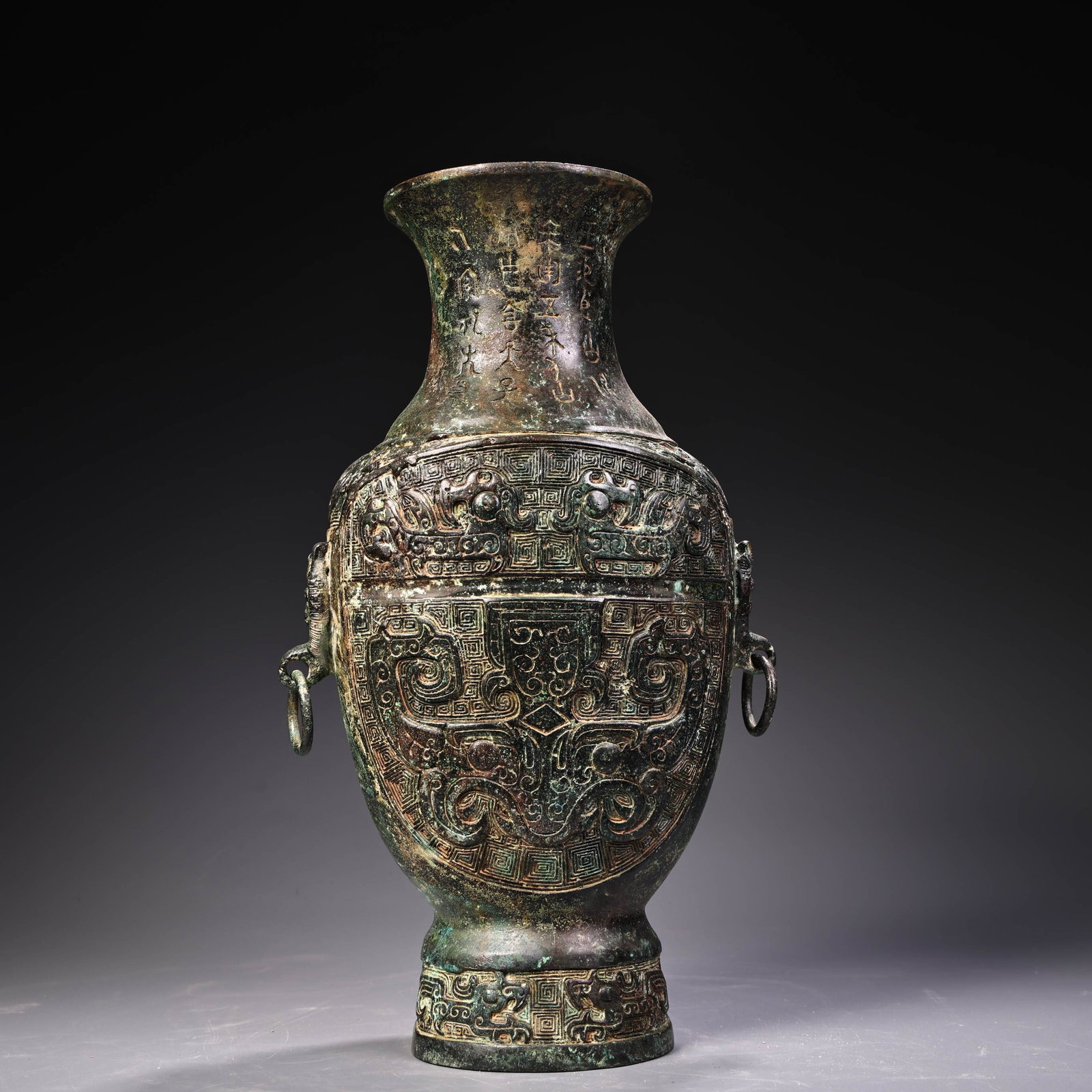 A fine bronze vase: Exquisite bronze vases Size: H: 33cm W:18 cm W: 2.8 kg (The Dimensions Of All Batches Are Manually Measured.If You Need More Detailed Information, Please Contact Our Customer Service Before Bidding.)