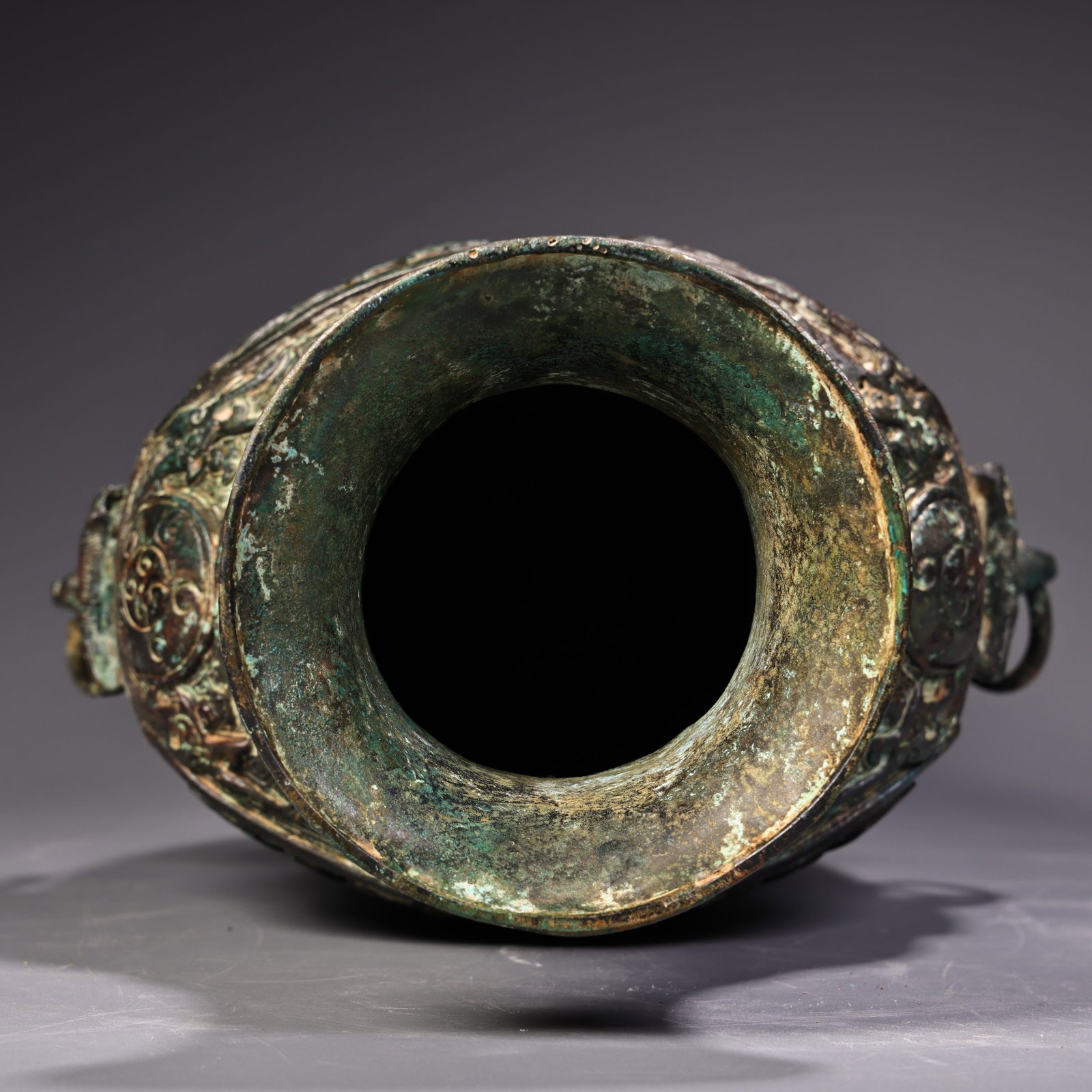 A fine bronze vase - 8