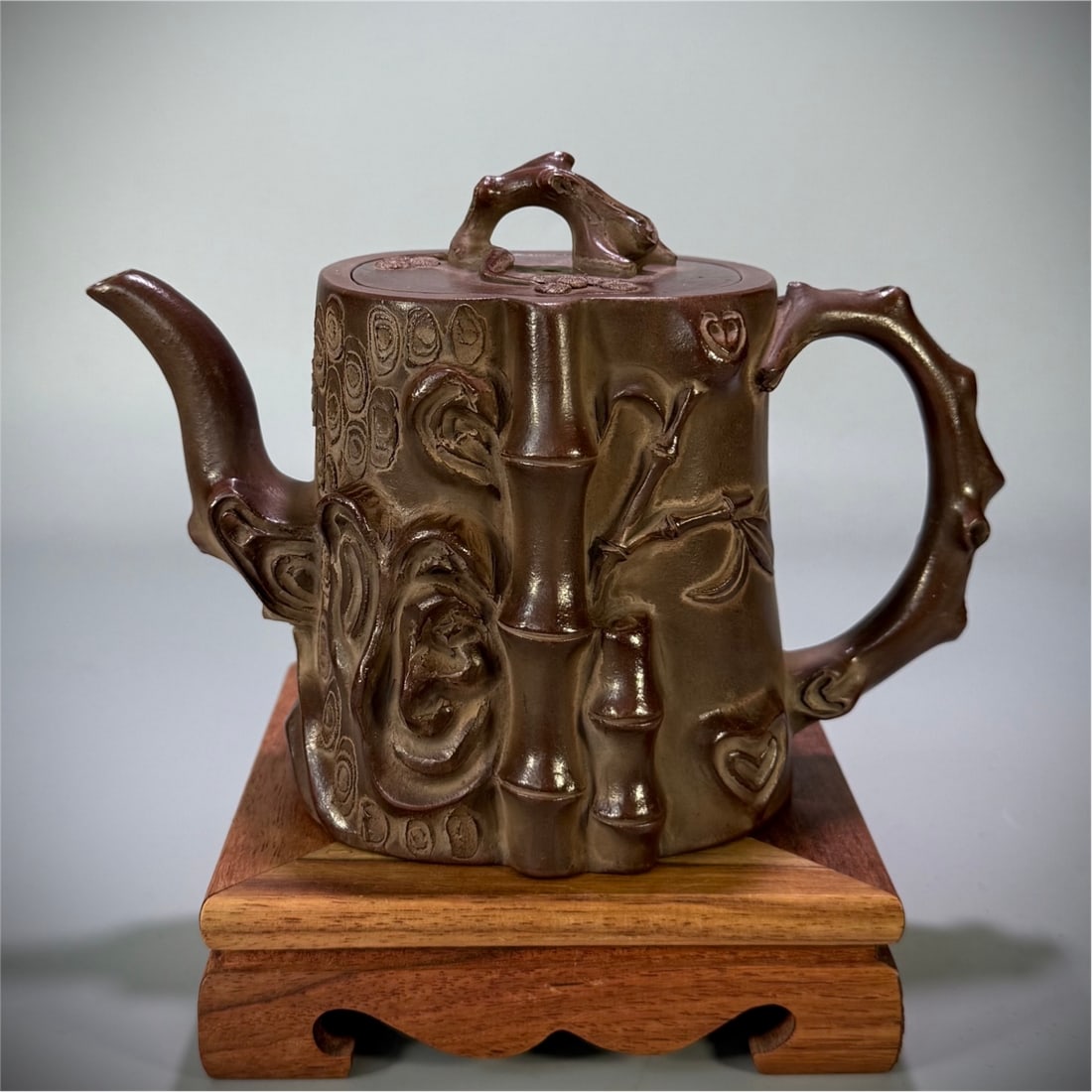 A Qing Dynasty Chen Mingyuan's 'Three Friends of Winter, Pine, Bamboo, and Plum Tree Stump Teapot.': Qing Dynasty Chen Mingyuan's 'Three Friends of Winter' Pine, Bamboo, and Plum Stump Teapot Size:17.4x10.2x11.8cm W: 0.462 kg (The Dimensions Of All Batches Are Manually Measured.If You Need More Detai