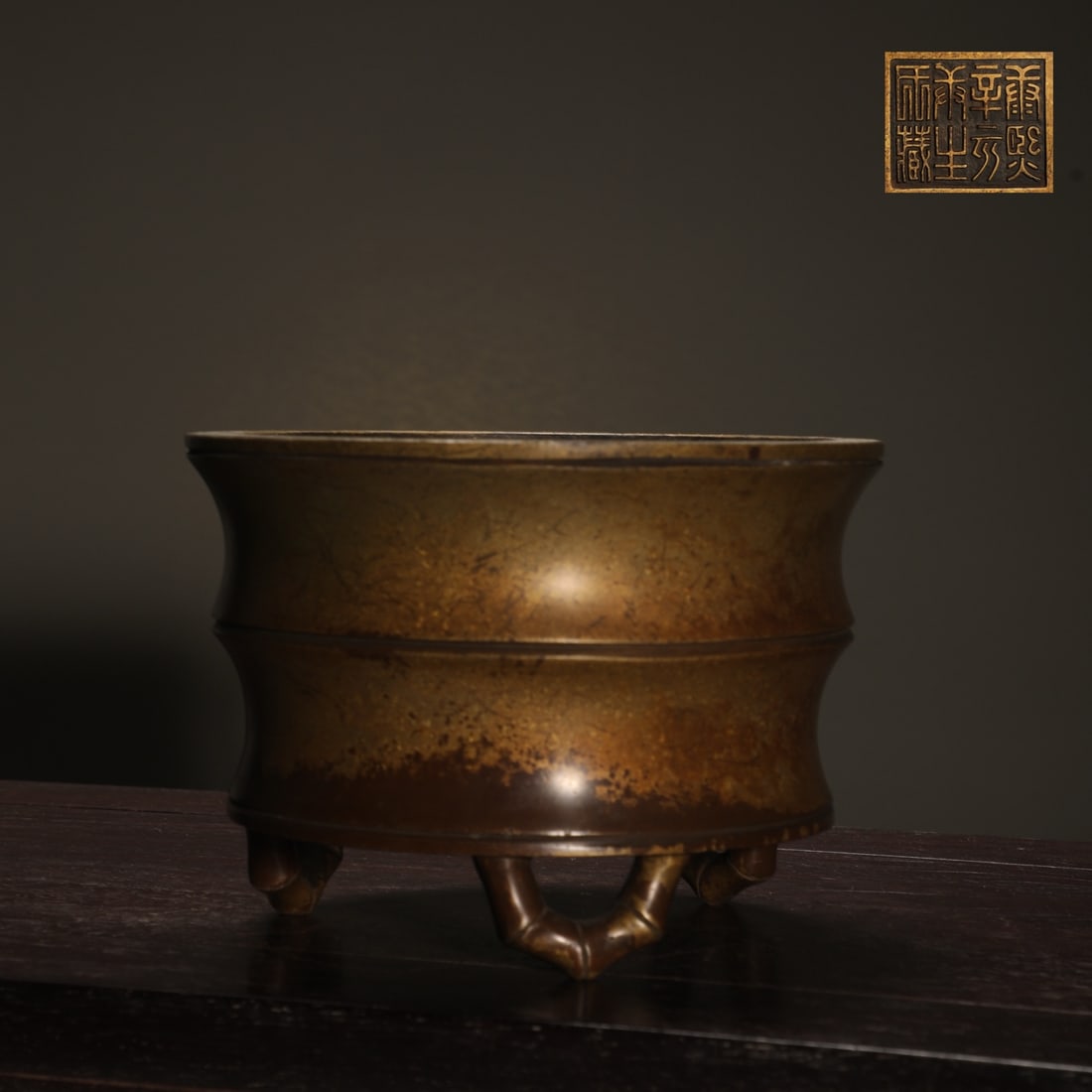 A Ming Dynasty finely cast bronze-bodied bamboo-joint tube-shaped furnace: A finely cast bronze-bodied bamboo-joint cylinder furnace from the Ming Dynasty Size: H:12.5cm Calibre: 17.5cm W: 3.05 kg (The Dimensions Of All Batches Are Manually Measured.If You Need More Detailed