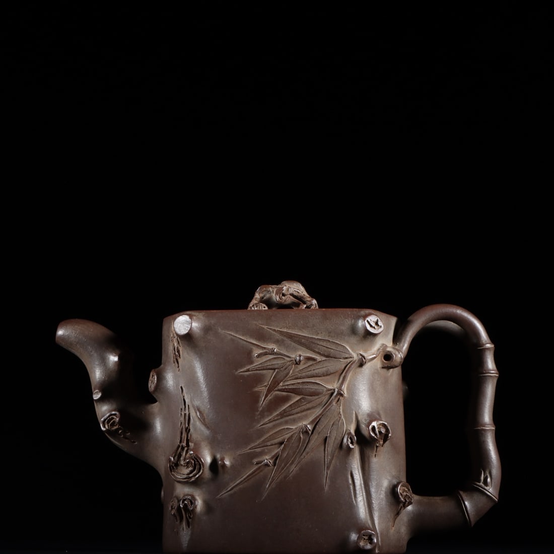 A fine four-sided pine, bamboo, plum, and Three Friends Yixing teapot: Exquisite square pine, bamboo, plum, and three-friend purple clay teapot Size: H:10.5x17.5cm (The Dimensions Of All Batches Are Manually Measured.If You Need More Detailed Information, Please Contact 