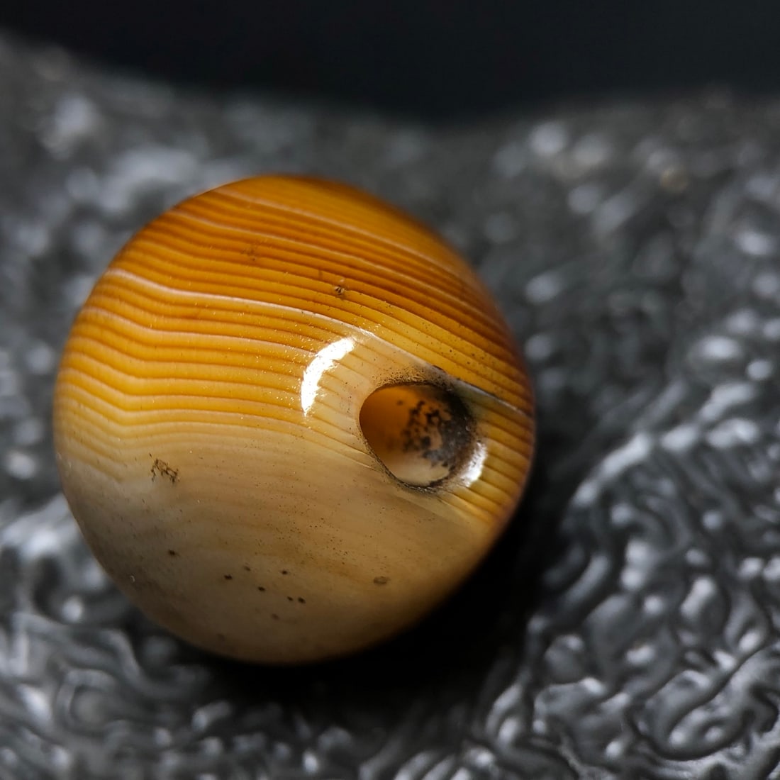 A beautiful natural Dzi bead - 10