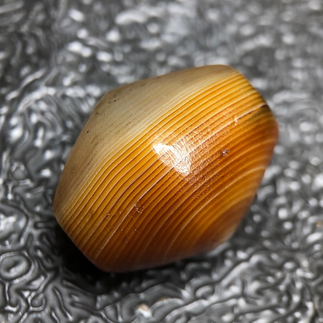 A beautiful natural Dzi bead - 6