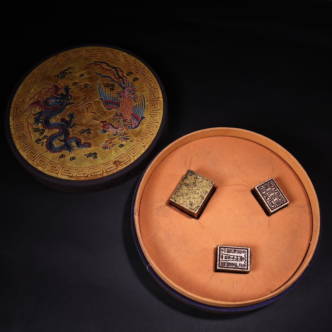 A box of exquisite pure copper old seals
