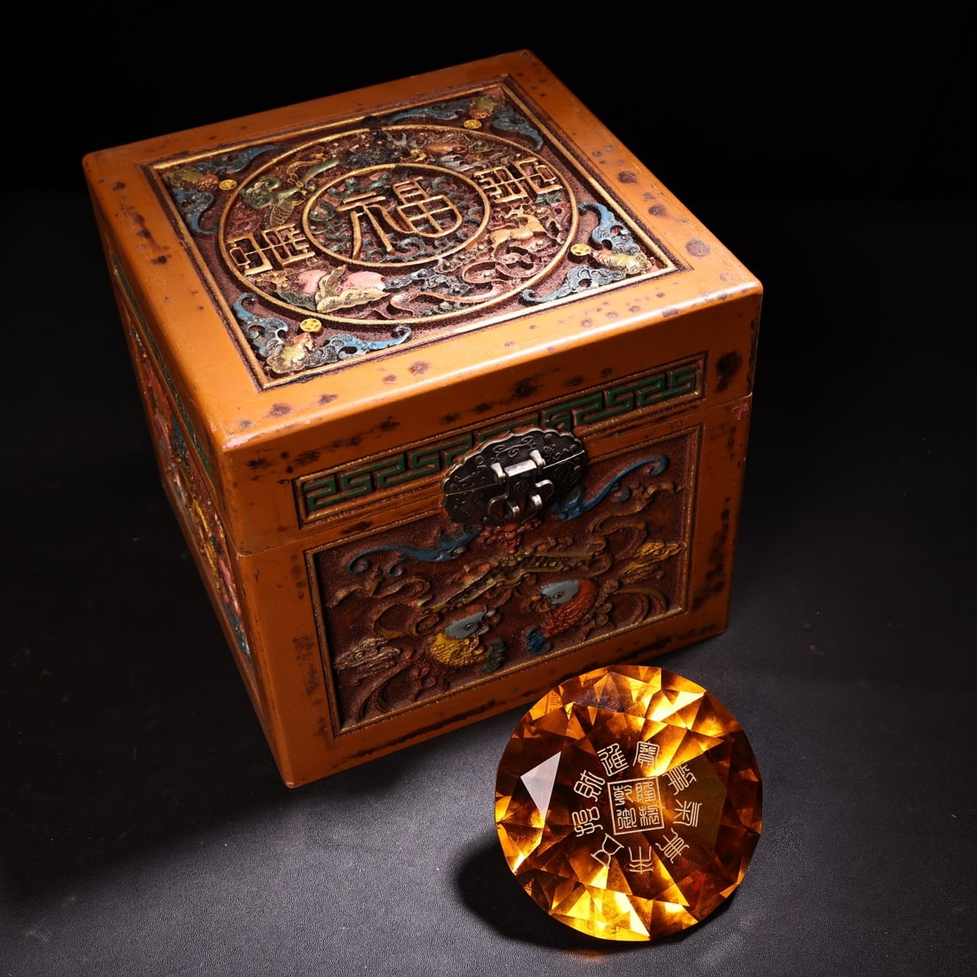A box of Qing Dynasty palace yellow diamonds: Qing Dynasty court yellow diamonds Size: diamondD: 10 cm singleW: 0.52 kg (The Dimensions Of All Batches Are Manually Measured.If You Need More Detailed Information, Please Contact Our Customer Servic
