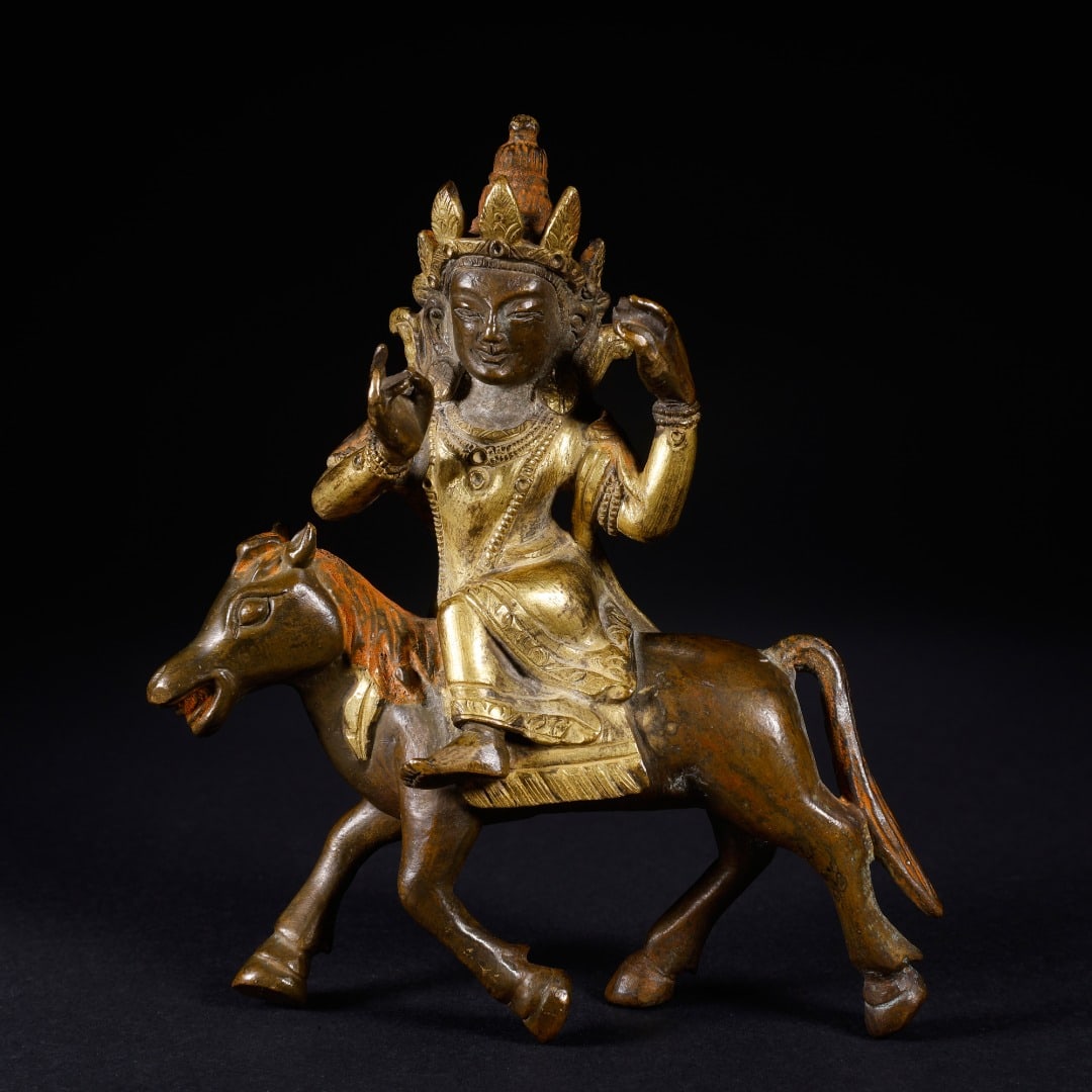A Qing Dynasty gilt bronze mule guardian: A gilded bronze mule protector from the Qing Dynasty Size: L: 11 cmW: 3.7 cmH: 12 cm W:0.495 kg (The Dimensions Of All Batches Are Manually Measured.If You Need More Detailed Information, Please Conta