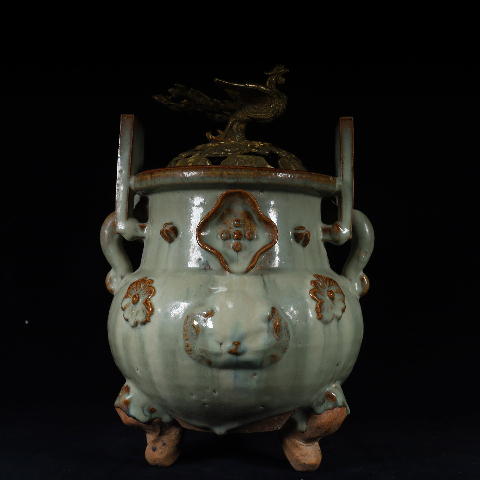 A large Jun porcelain incense burner from the Song Dynasty: A large Jun porcelain incense burner from the Song Dynasty SIZE: H:36cm L: 26cm W:24cm W:5.1kg (The Dimensions Of All Batches Are Manually Measured.If You Need More Detailed Information, Please Contac