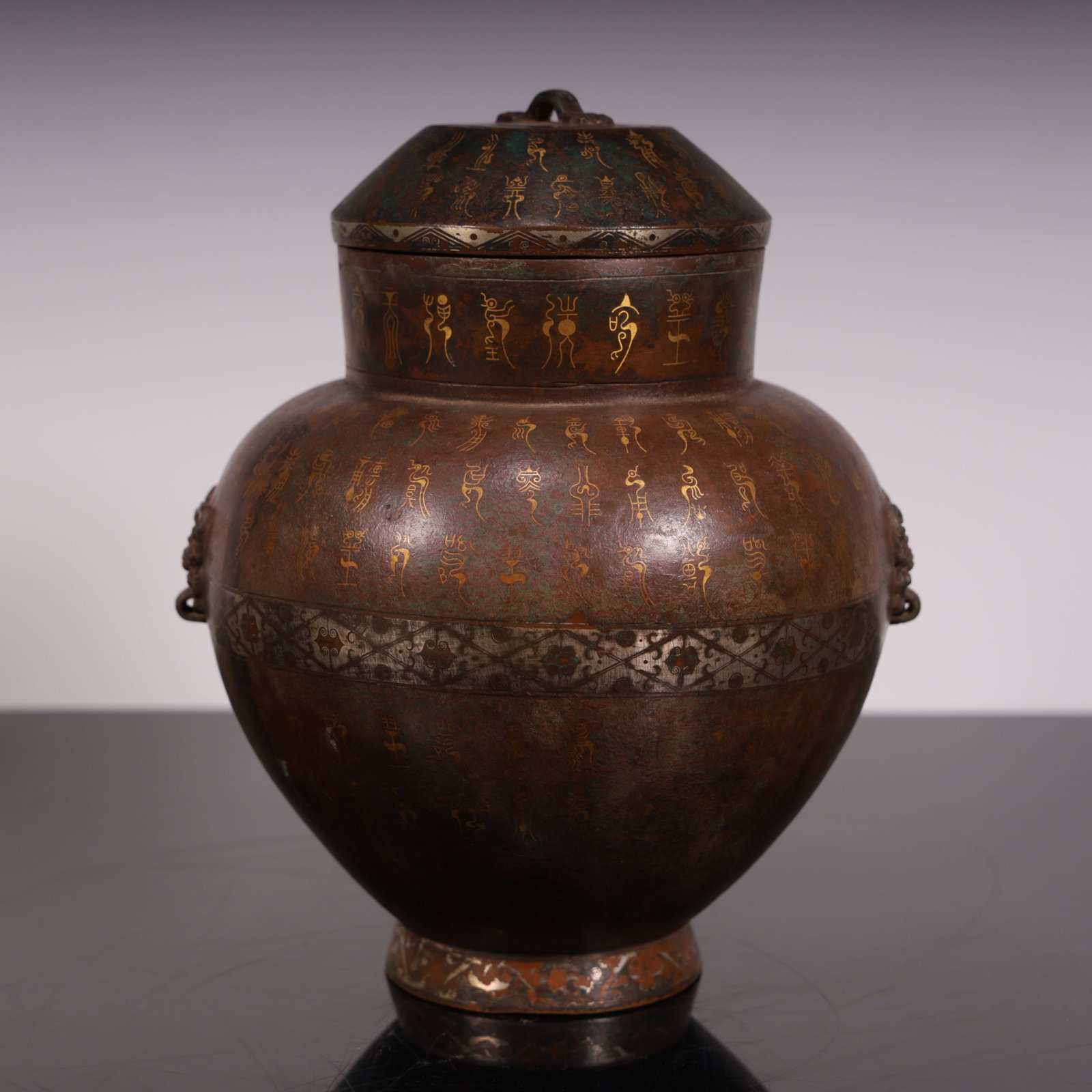 A Han Dynasty gold and silver double-handled vase (1 of 7)