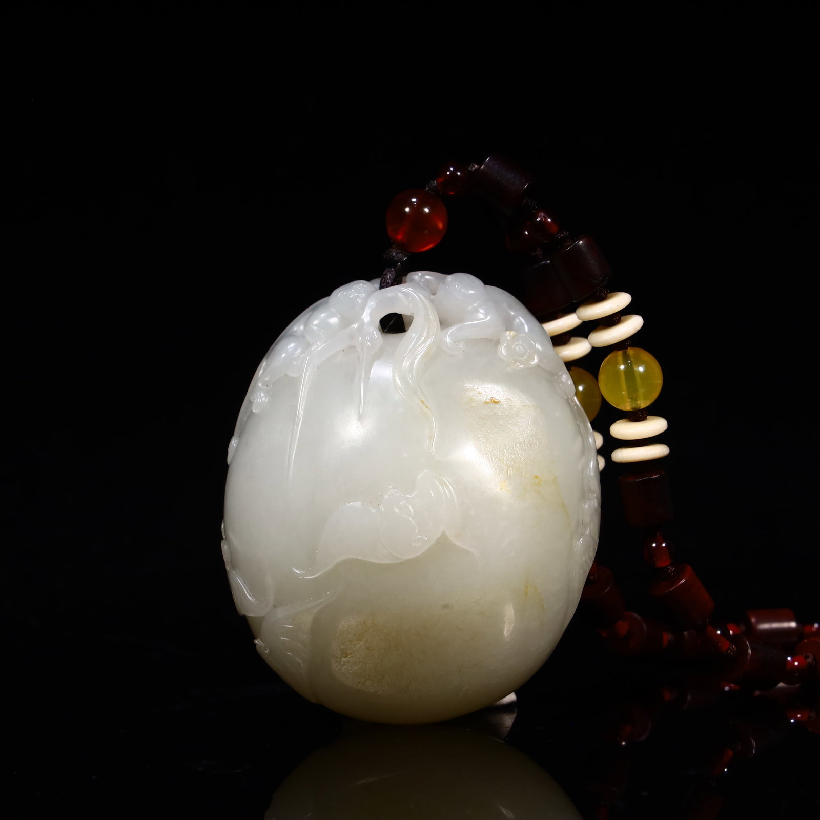A fine Hetian jade Fushouhou Monkey Handle piece: Exquisite Hetian jade Fushouhou monkey handle piece SIZE: L: :7cm W::6cm H::4cm W:257G (The Dimensions Of All Batches Are Manually Measured.If You Need More Detailed Information, Please Contact Our Cu
