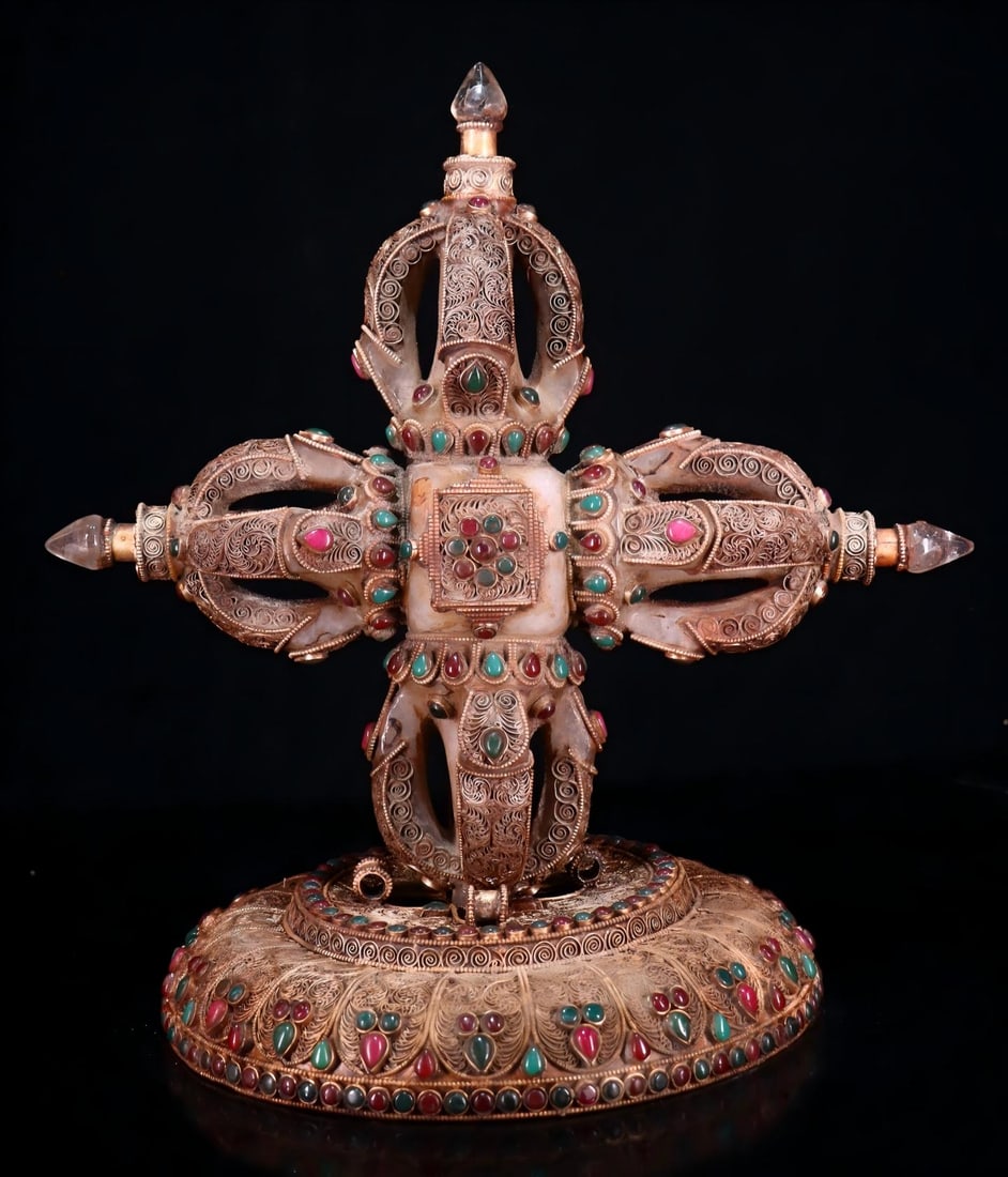 A beautiful Tibetan silver cloisonné base with a crystal cross vajra vajra: Exquisite Tibetan silver cloisode base with crystal cross vajra vajra Size:32x31cm (The Dimensions Of All Batches Are Manually Measured.If You Need More Detailed Information, Please Contact Our Custom