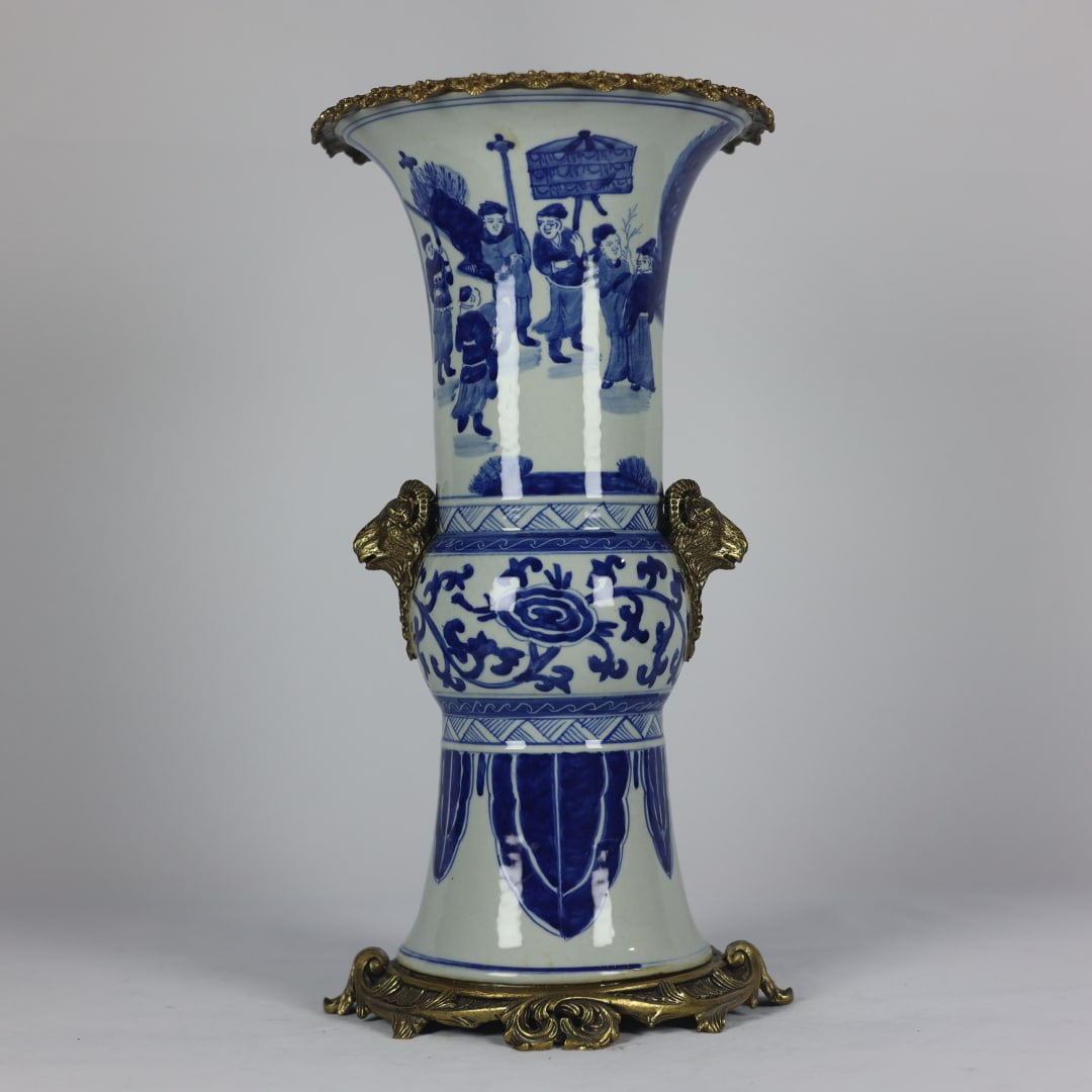 A fine blue-and-white figure figurine with a copper ram-head double-handled phoenix tail vase: A fine blue-and-white figure figure with a bronze ram-head double-handled phoenix-tail vase Size: H: 40.5cm Calibre: 20.5cm D: 19cm Bottom: 22cm (The Dimensions Of All Batches Are Manually Measured.If