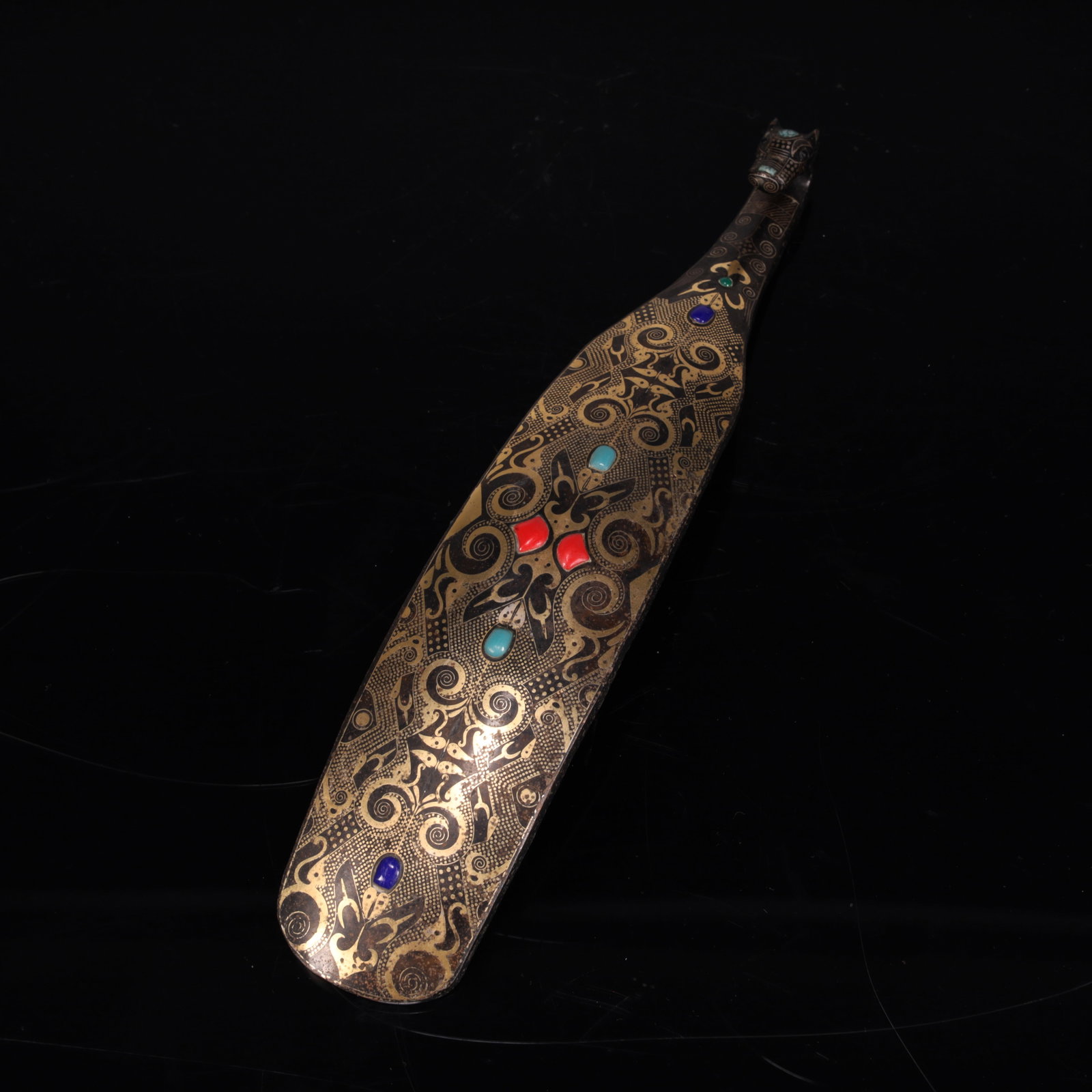 A Han dynasty gold and silver belt hook (1 of 7)
