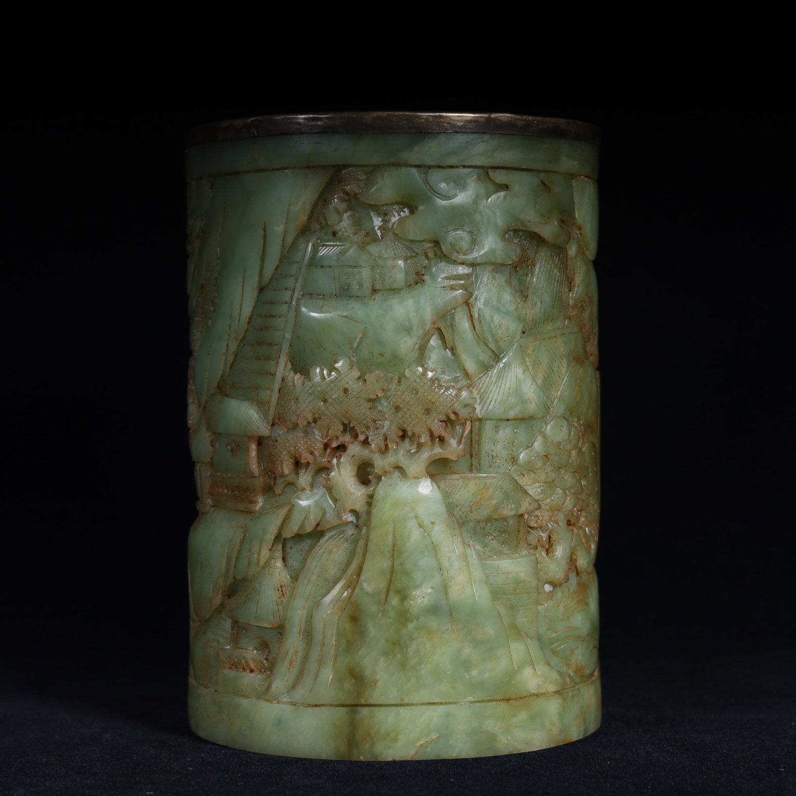 A Qing Dynasty Hetian jade figure brush pot: A Qing Dynasty Hetian jade figure brush pot SIZE: H:14.5cm W:10cm W:1567.6g (The Dimensions Of All Batches Are Manually Measured.If You Need More Detailed Information, Please Contact Our Customer Serv