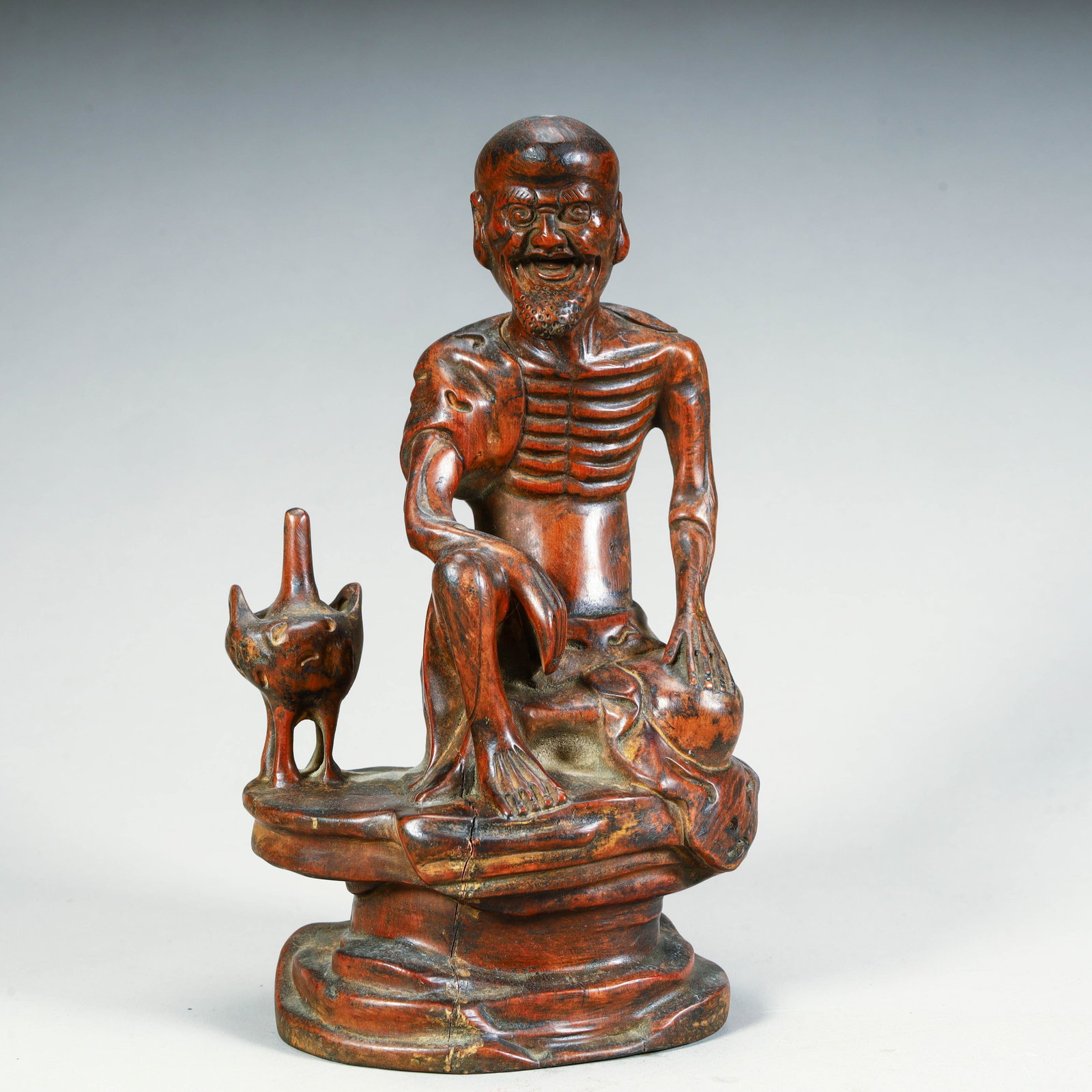 A boxwood carved slender Arhat ornament from the Qing Dynasty: A boxwood carved slender Arhat ornament from the Qing Dynasty SIZE: H:17cm L: 10cm W:8cm W: 320g (The Dimensions Of All Batches Are Manually Measured.If You Need More Detailed Information, Please Cont