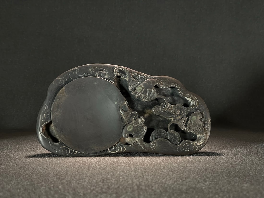 A finely crafted 'Three Blessings Arrive at the Door' inkstone: Exquisite Three Blessings Arrive at the Door Duan Inkstone Size:16.9x9x2.5cm W:0.72 kg (The Dimensions Of All Batches Are Manually Measured.If You Need More Detailed Information, Please Contact Our Cu