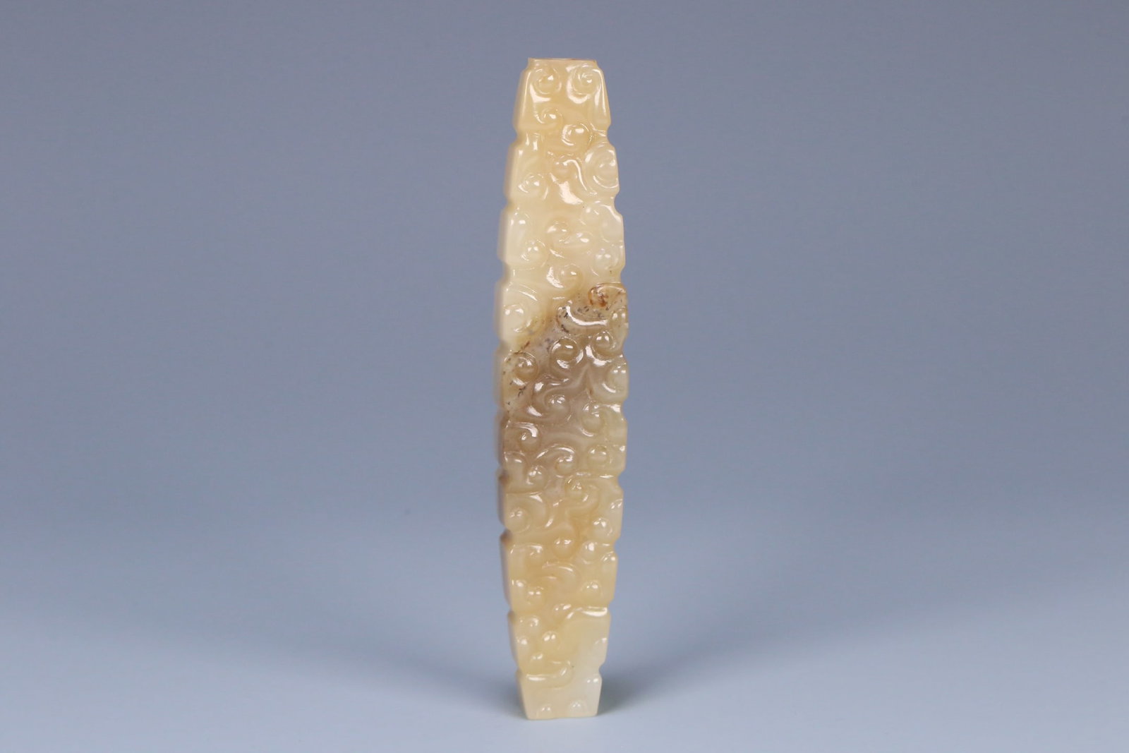 A beautiful Hetian jade hook cloud-patterned lezi: Exquisite Hetian jade hook cloud pattern lezi Size:9.5x1.8x1.3cm W:0.0437 kg (The Dimensions Of All Batches Are Manually Measured.If You Need More Detailed Information, Please Contact Our Customer Ser