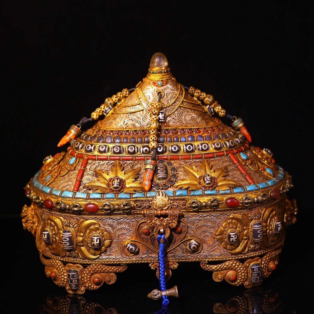 A fine jewelry box made of silver engraved filigree inlaid with gemstones (1 of 9)