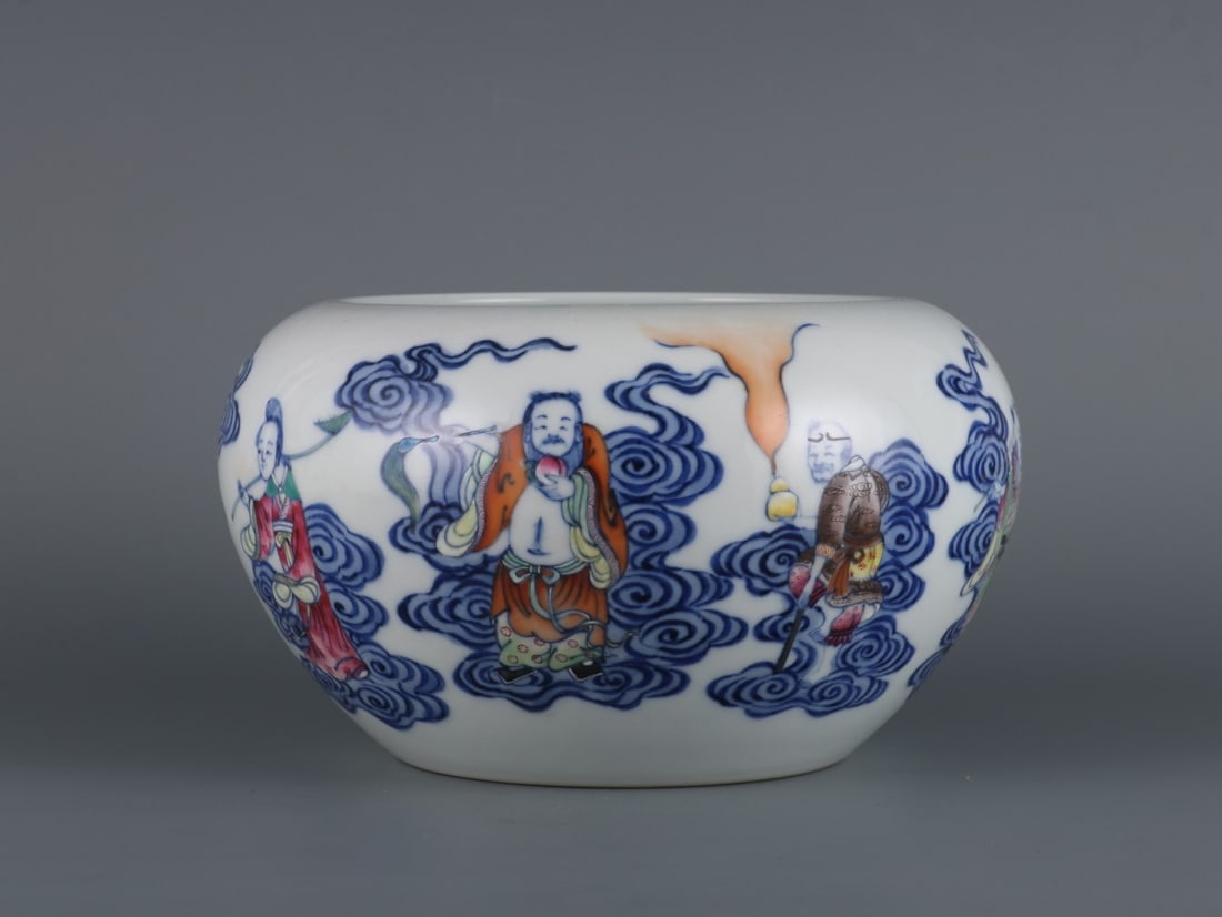 A Qing dynasty Yongzheng period blue-and-white with famille rose Eight Immortals washed with water: A blue-and-white wash with famille rose Eight Immortals painting, made during the Yongzheng period of the Qing Dynasty Size:H:12.6cm Calibre:14.5cm (The Dimensions Of All Batches Are Manually Measured