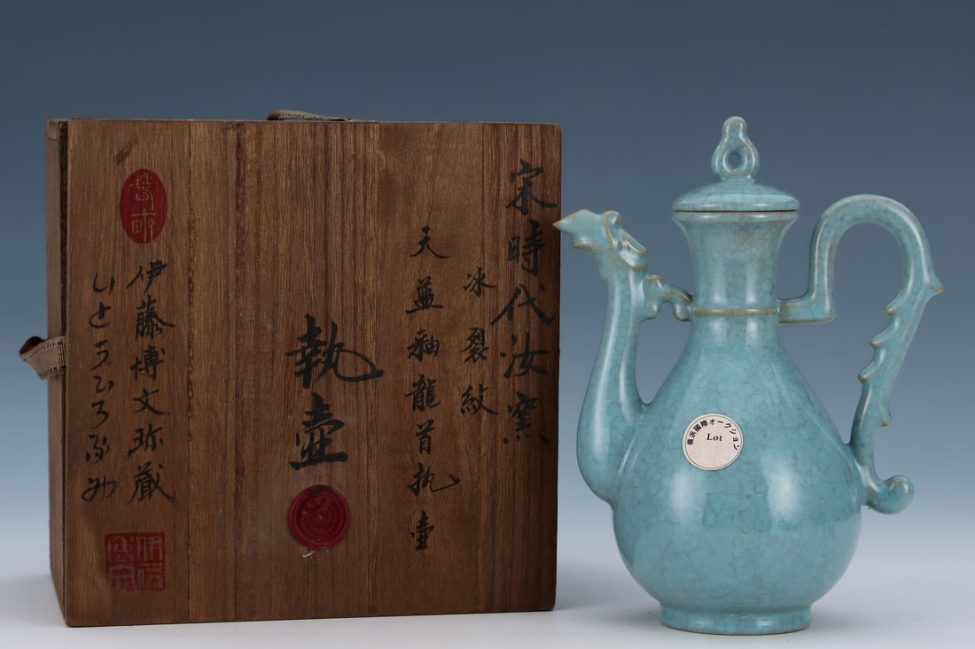 A Song Dynasty Ru kiln vessel with sky-blue glaze ice crack pattern and dragon head: A sky-blue glazed ice-cracked dragon-head ewer from the Song Dynasty Ru kiln Size:H:21.5cm Belly diameter:16cm (The Dimensions Of All Batches Are Manually Measured.If You Need More Detailed Informatio