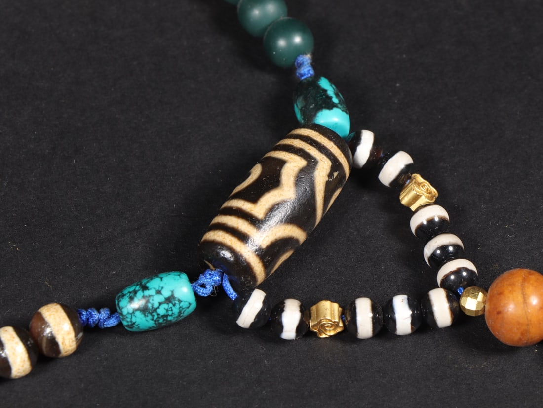 A beautiful Dzi bead - 9