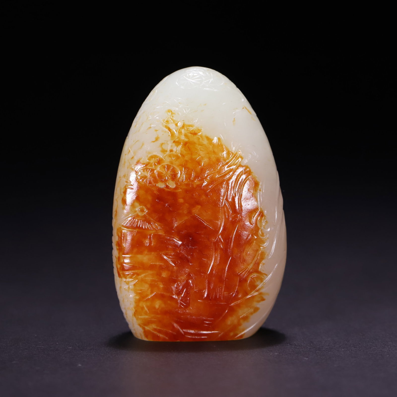A fine old Hetian jade landscape carving with skin: Exquisite old Hetian jade with leather landscape figure carvings Size:5.8x3.8x2.1cm W:0.0865kg (The Dimensions Of All Batches Are Manually Measured.If You Need More Detailed Information, Please Contac