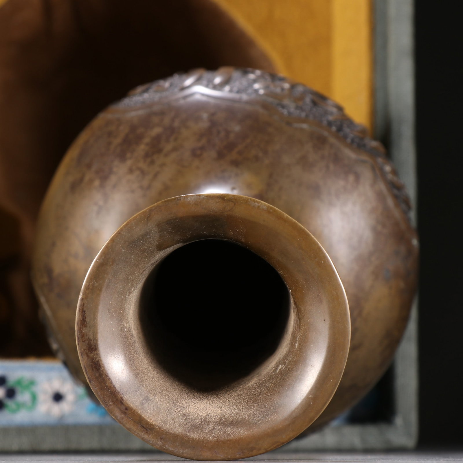 A fine bronze Arwin vase - 8