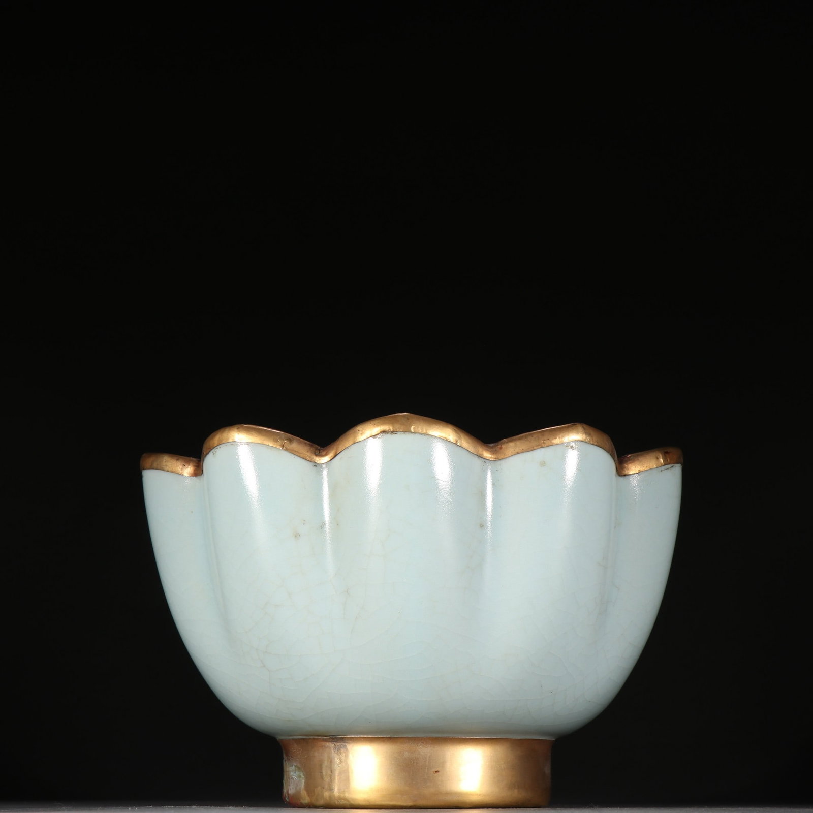 A Song Dynasty Ru kiln bowl with golden lotus petals: Song Dynasty Ru kiln bowl with golden lotus petals Size:H:10.8cm W:17.2cm (The Dimensions Of All Batches Are Manually Measured.If You Need More Detailed Information, Please Contact Our Customer Servic