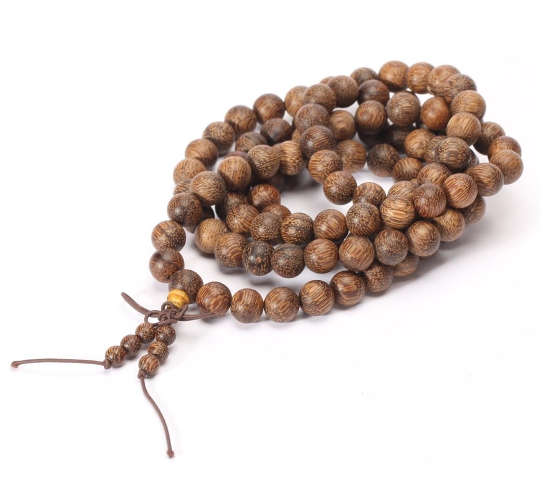 A beautiful agarwood bracelet: Exquisite agarwood bracelet Size:Pearl diameter:1cm W:0.05kg (The Dimensions Of All Batches Are Manually Measured.If You Need More Detailed Information, Please Contact Our Customer Service Before